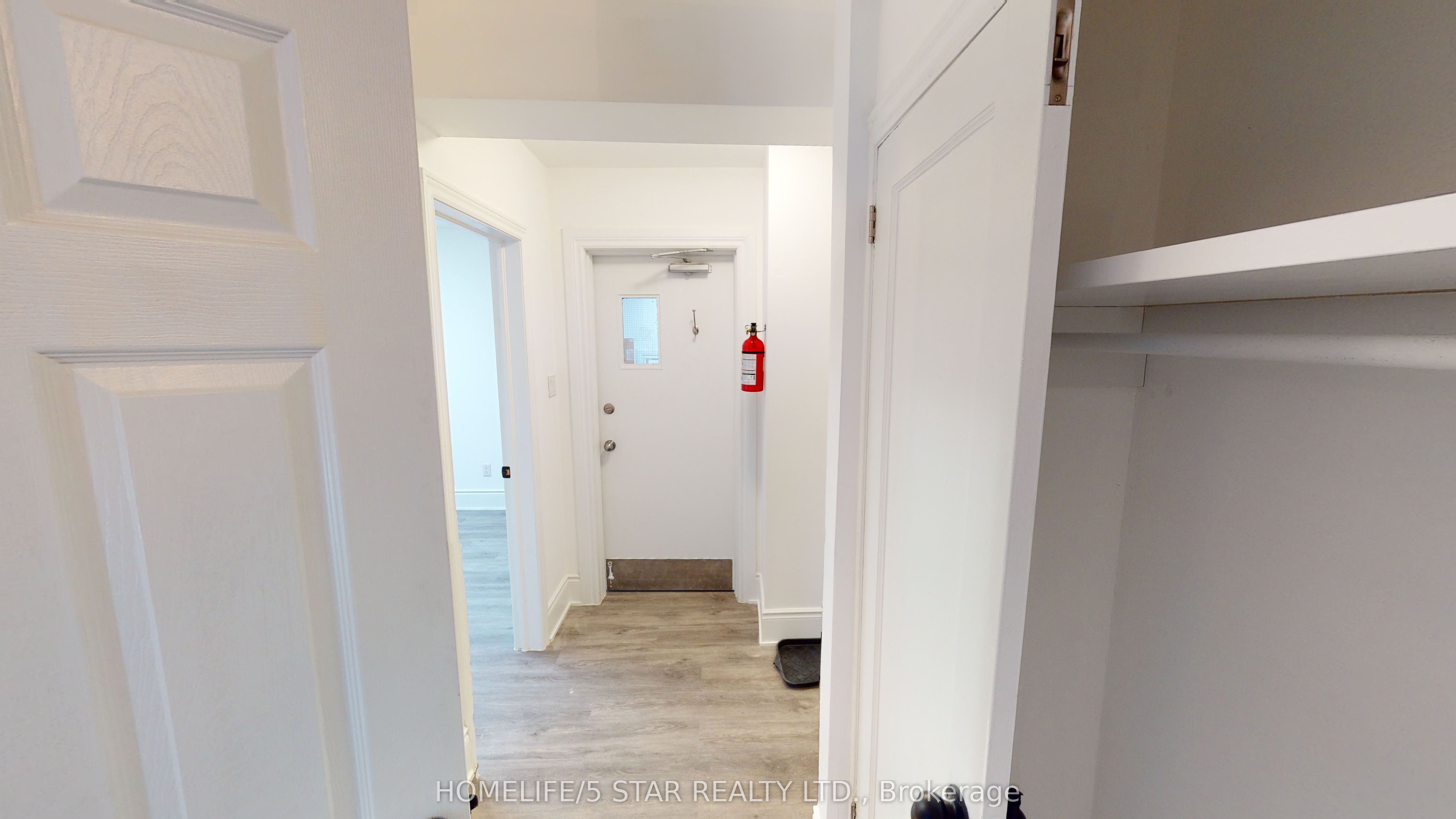 1152 Gerrard Street E 211, Toronto, ON M4L 1Y2 photo 3