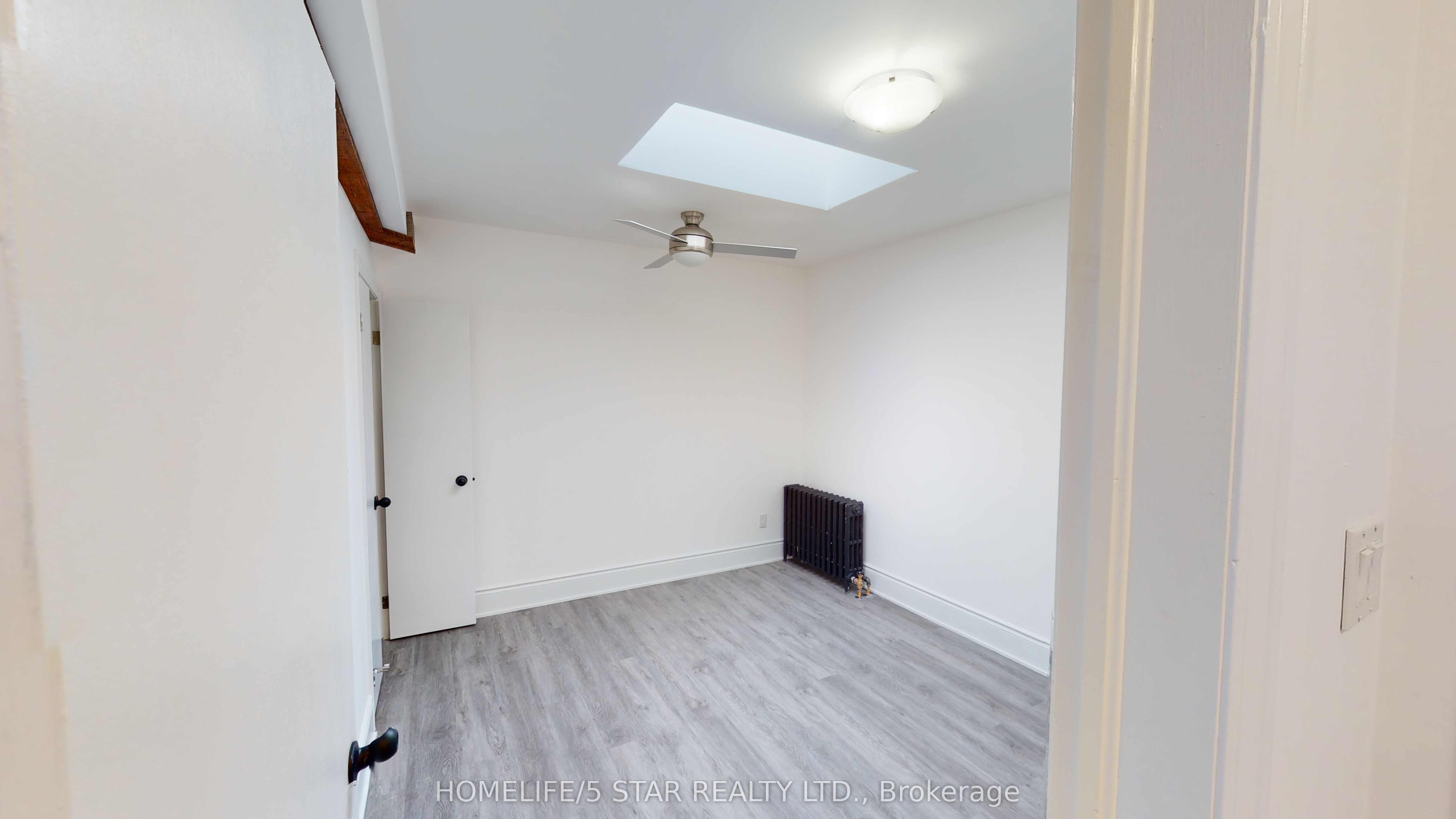 1152 Gerrard Street E 211, Toronto, ON M4L 1Y2 photo 4