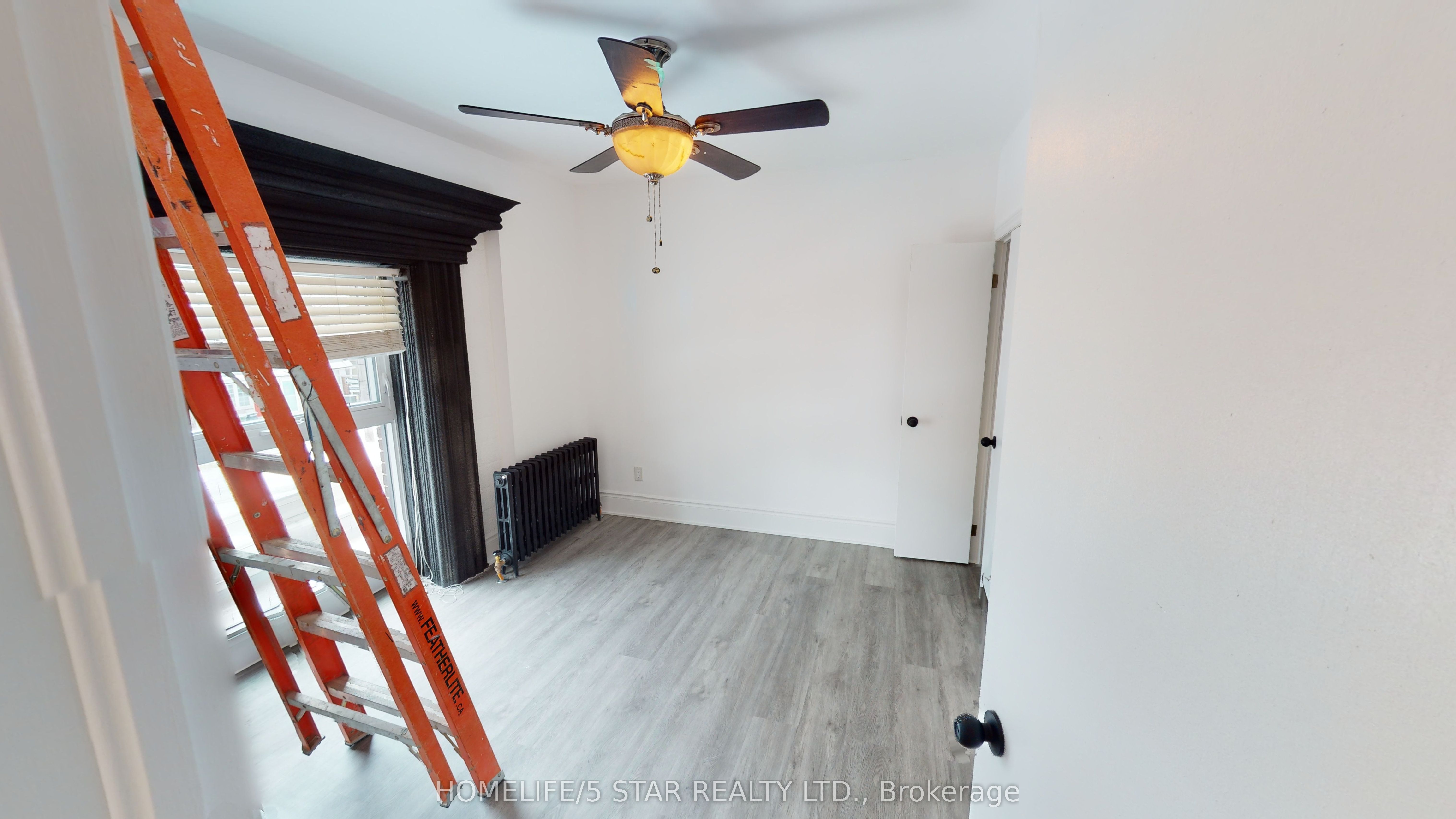 1152 Gerrard Street E 211, Toronto, ON M4L 1Y2 photo 5