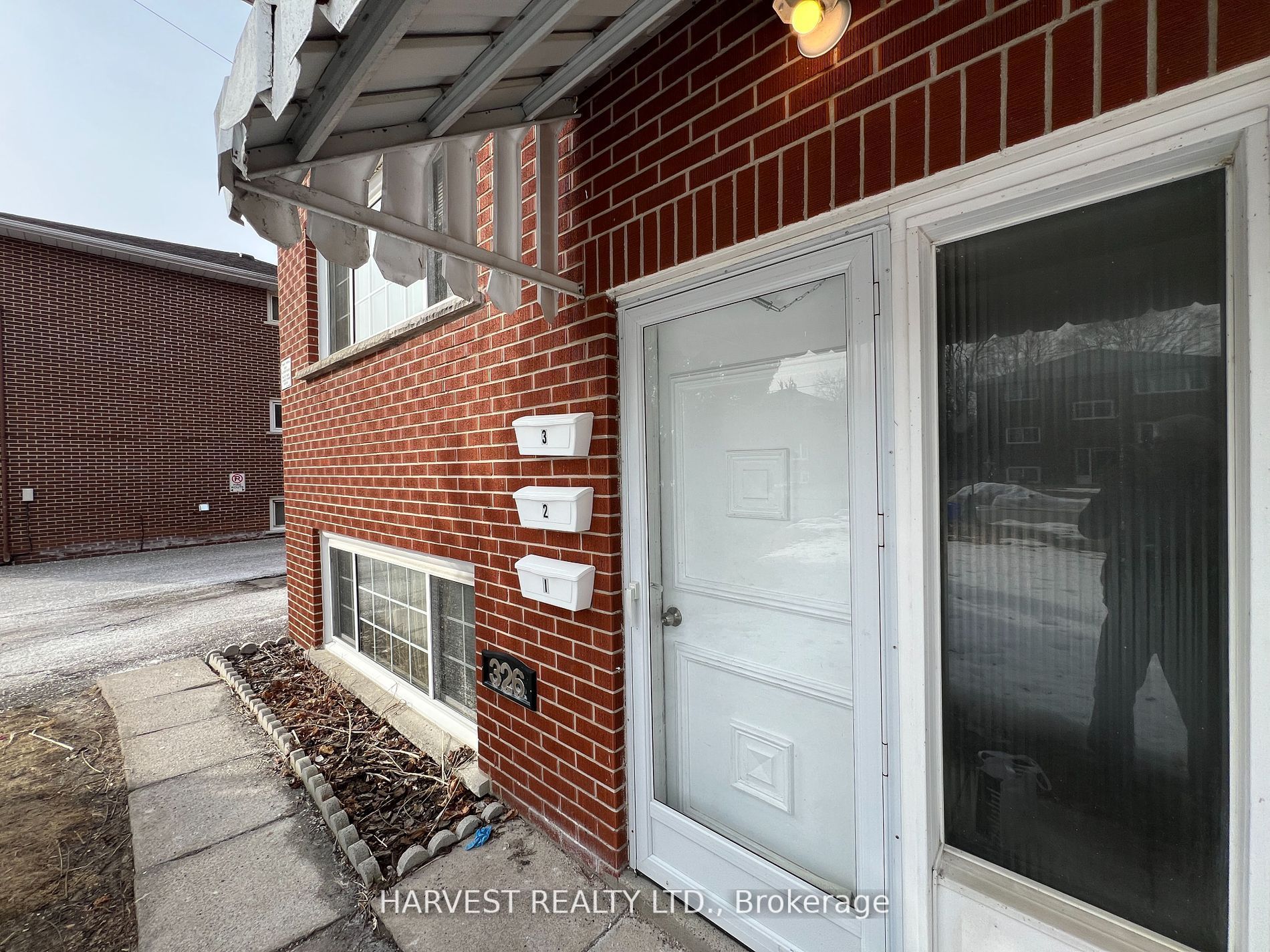 326 Surrey Drive, Oshawa, ON L1G 6H1 photo 3