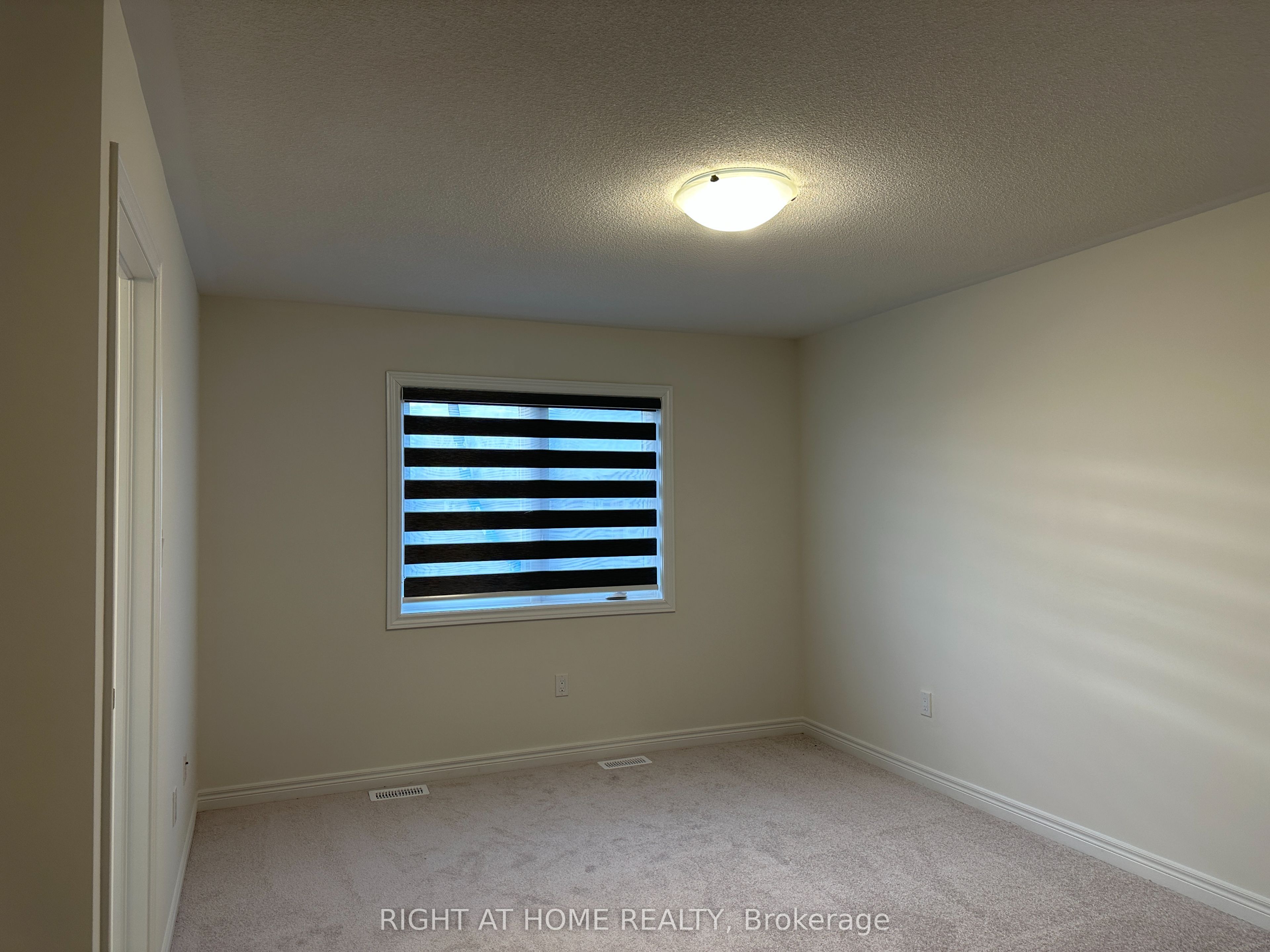 111 Bayardo Drive, Oshawa, ON L1L 0V2 photo 5