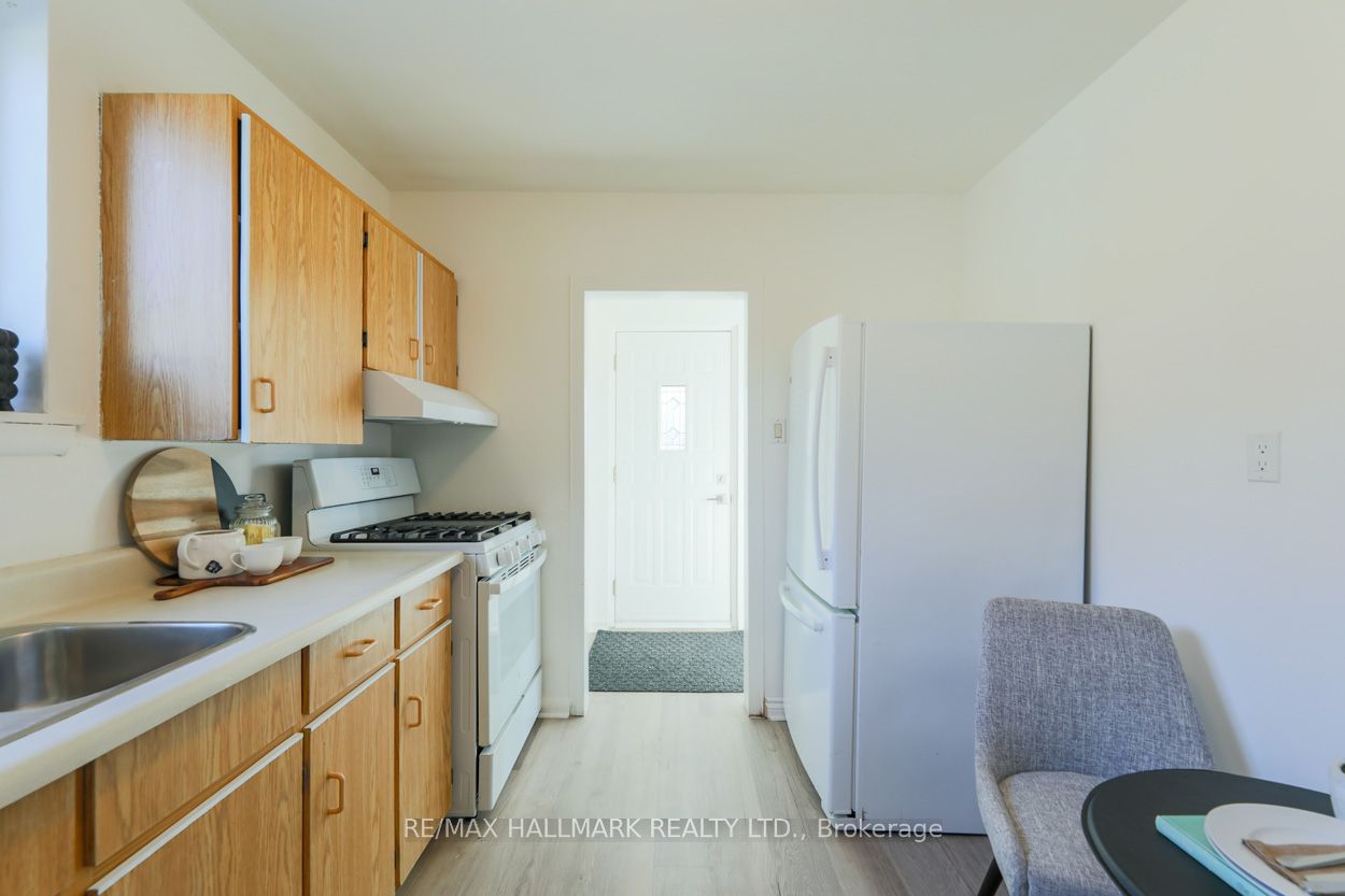 152 Santamonica Boulevard, Toronto, ON M1L 4H6 photo 2