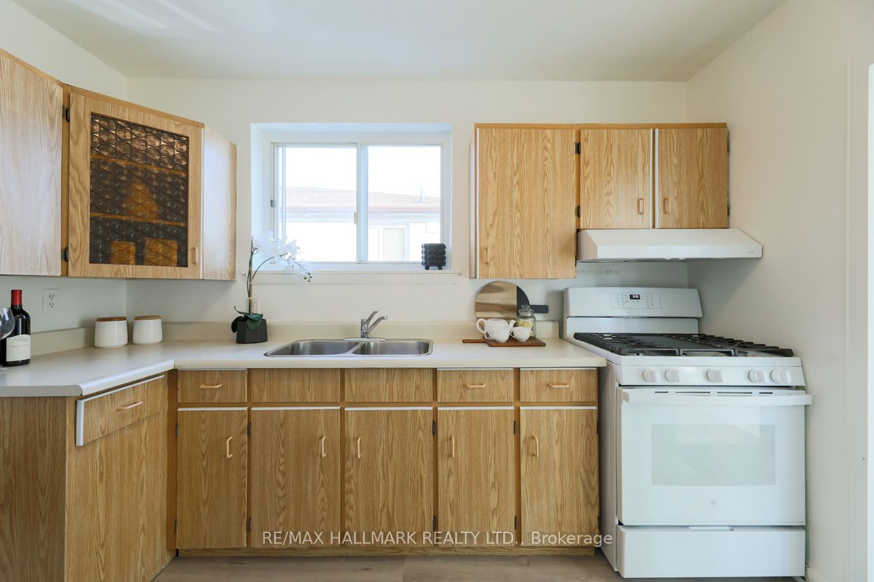 152 Santamonica Boulevard, Toronto, ON M1L 4H6 photo 3