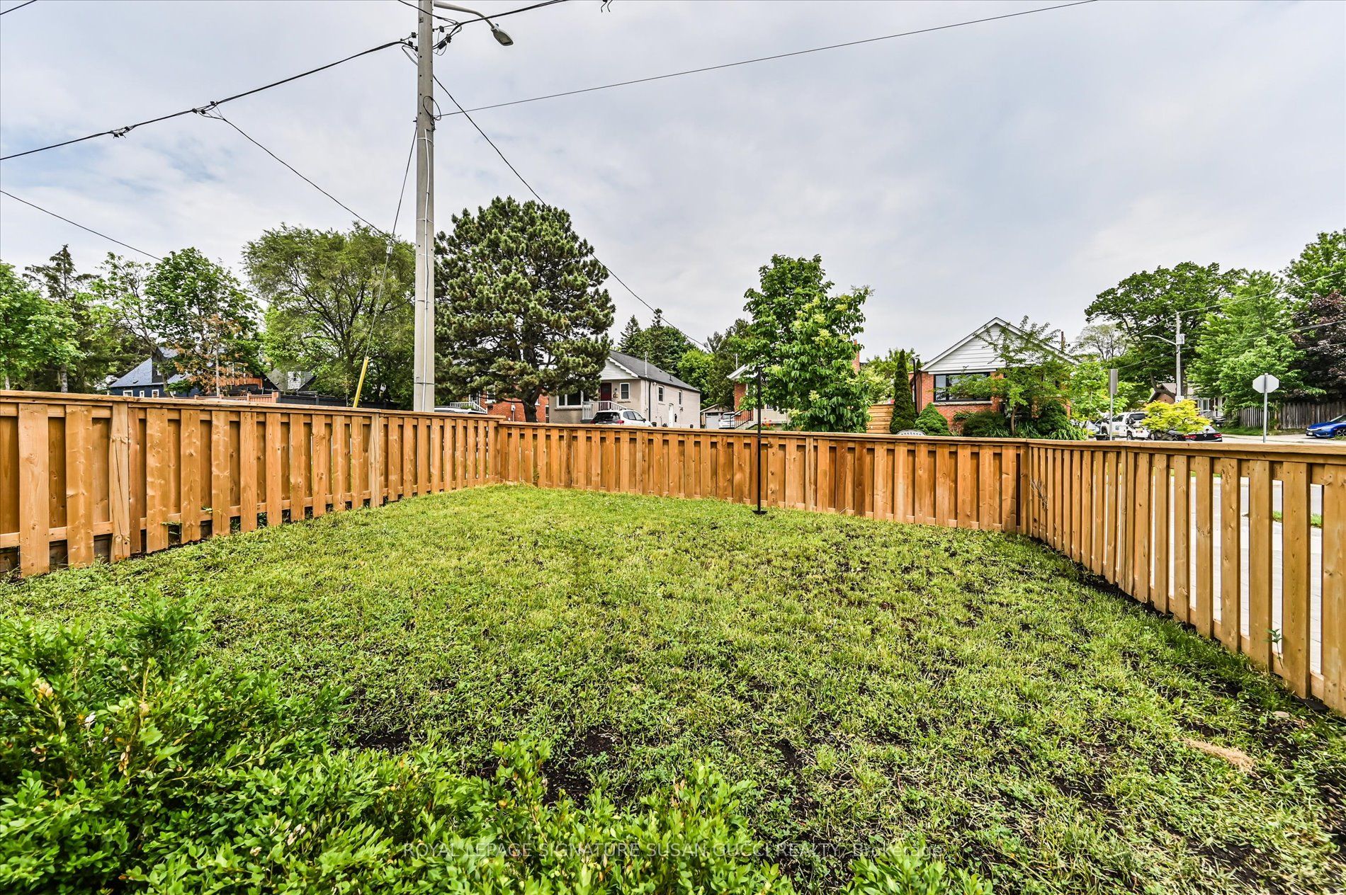 96 Squires Avenue, Toronto, ON M4B 2S1 photo 3