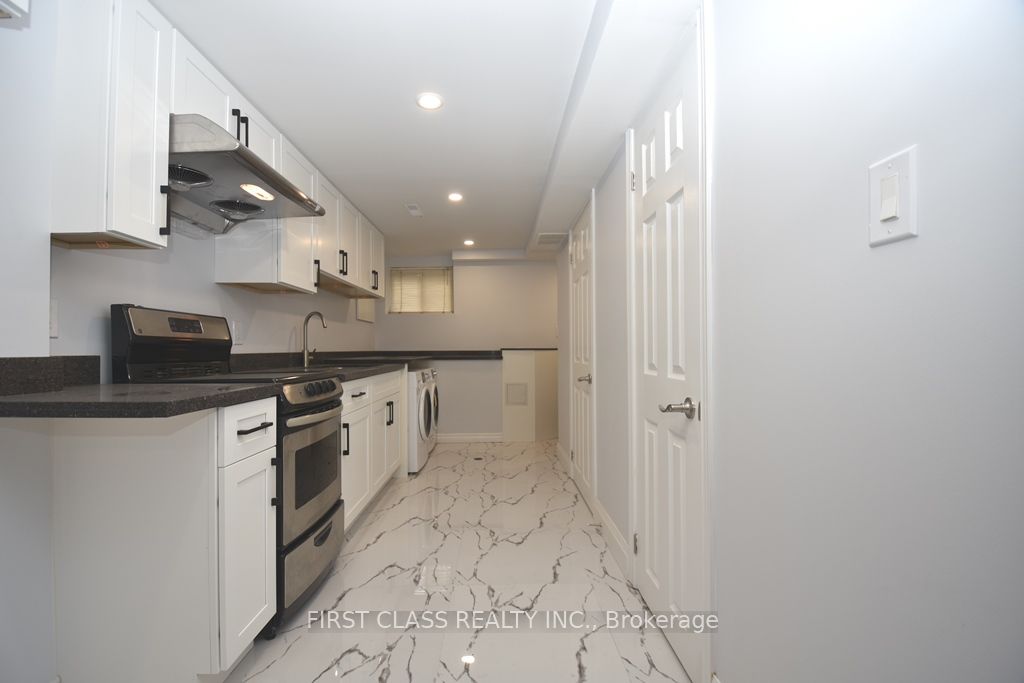 133 Coxwell Avenue E Bsmt, Toronto, ON M4L 3B4 photo 4