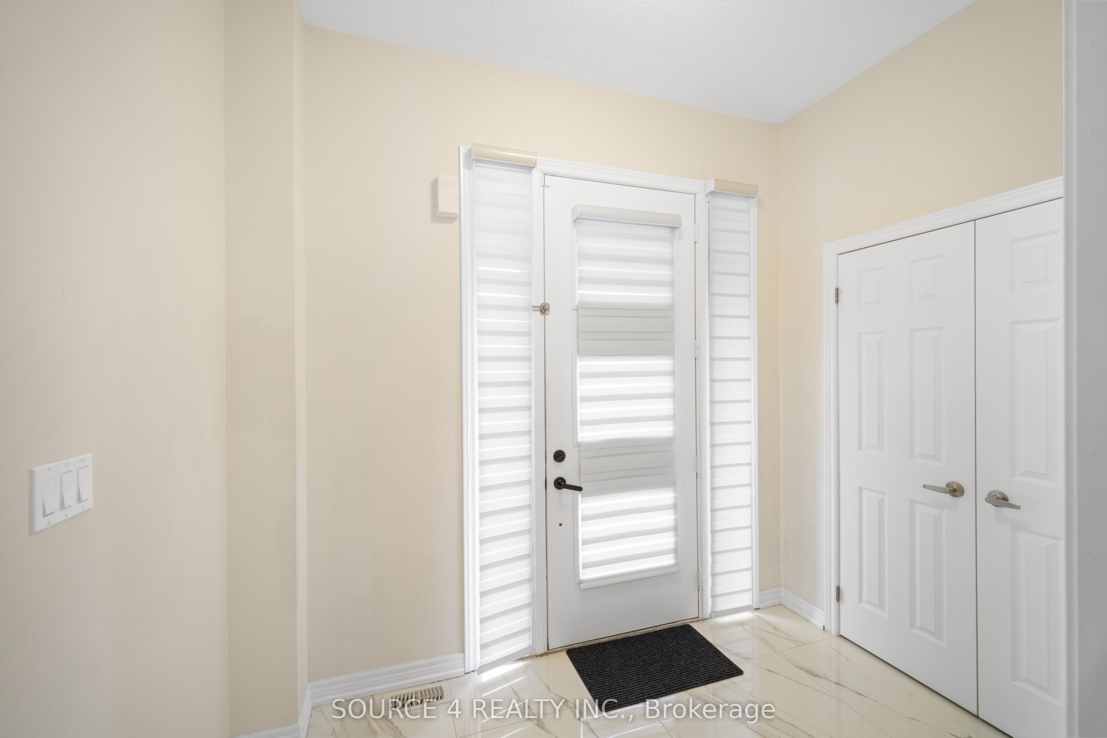 2426 Hibiscus Drive, Pickering, ON L1X 0G7 photo 2