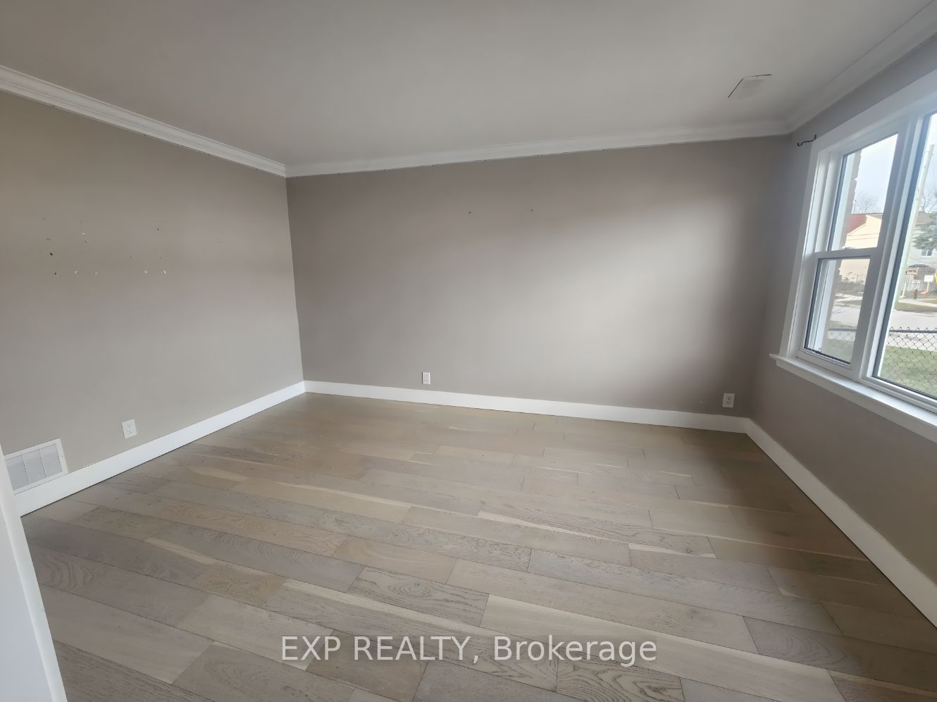 780 Oxford Street, Oshawa, ON L1J 3W1 photo 2
