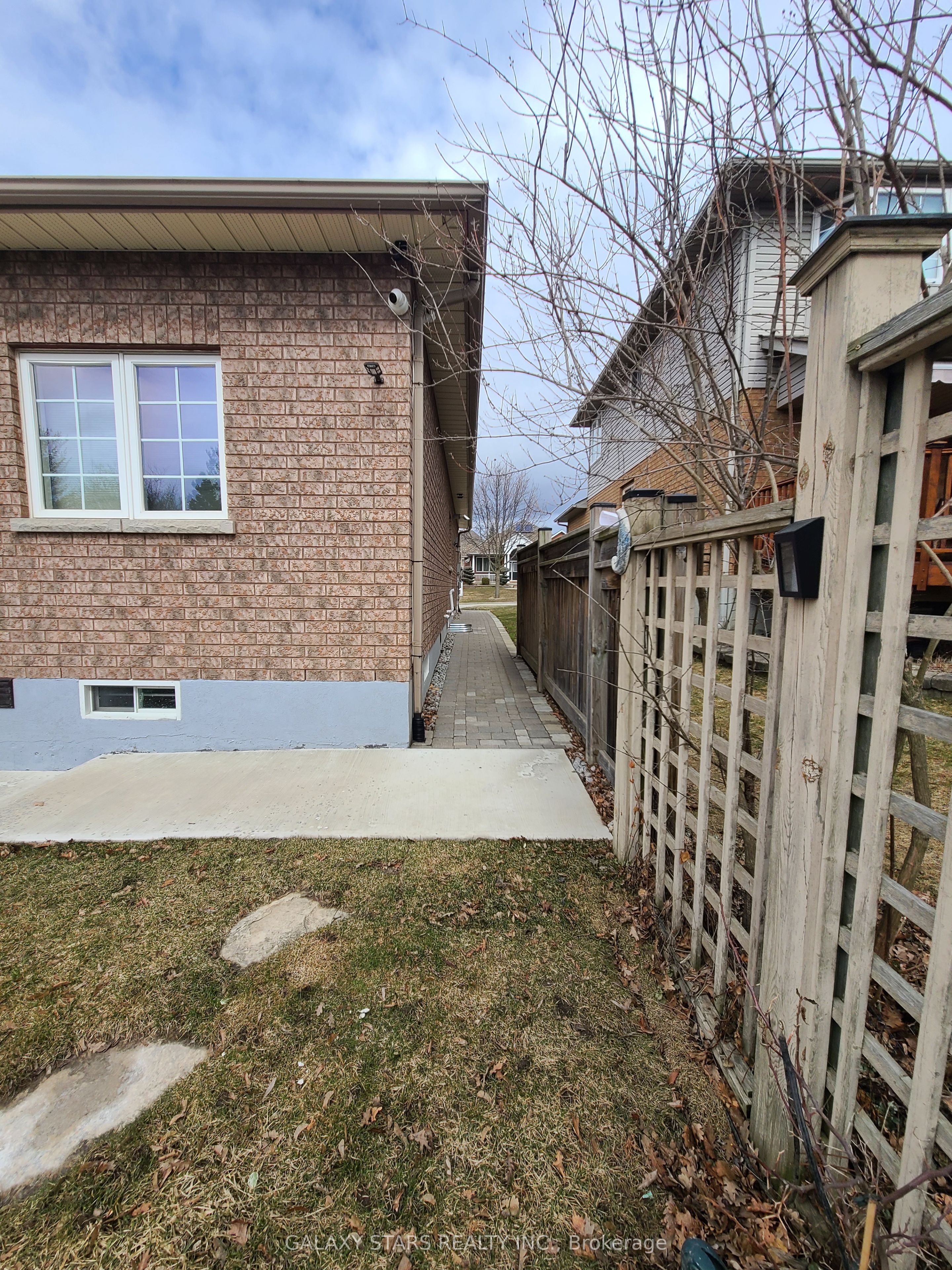 907 Oberland Drive Bsmnt, Oshawa, ON L1K 2M2 photo 3