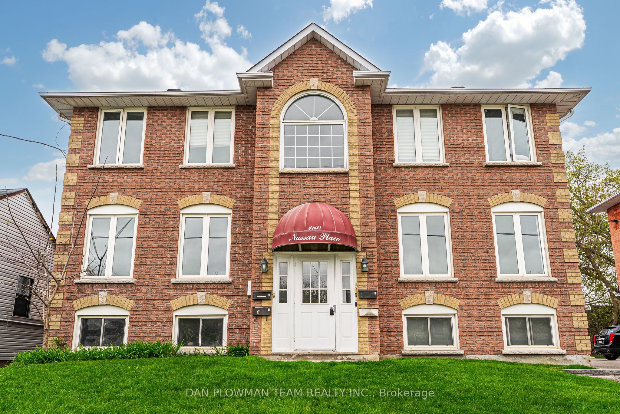 180 Nassau Street, Oshawa, ON L1J 4A5 photo 2