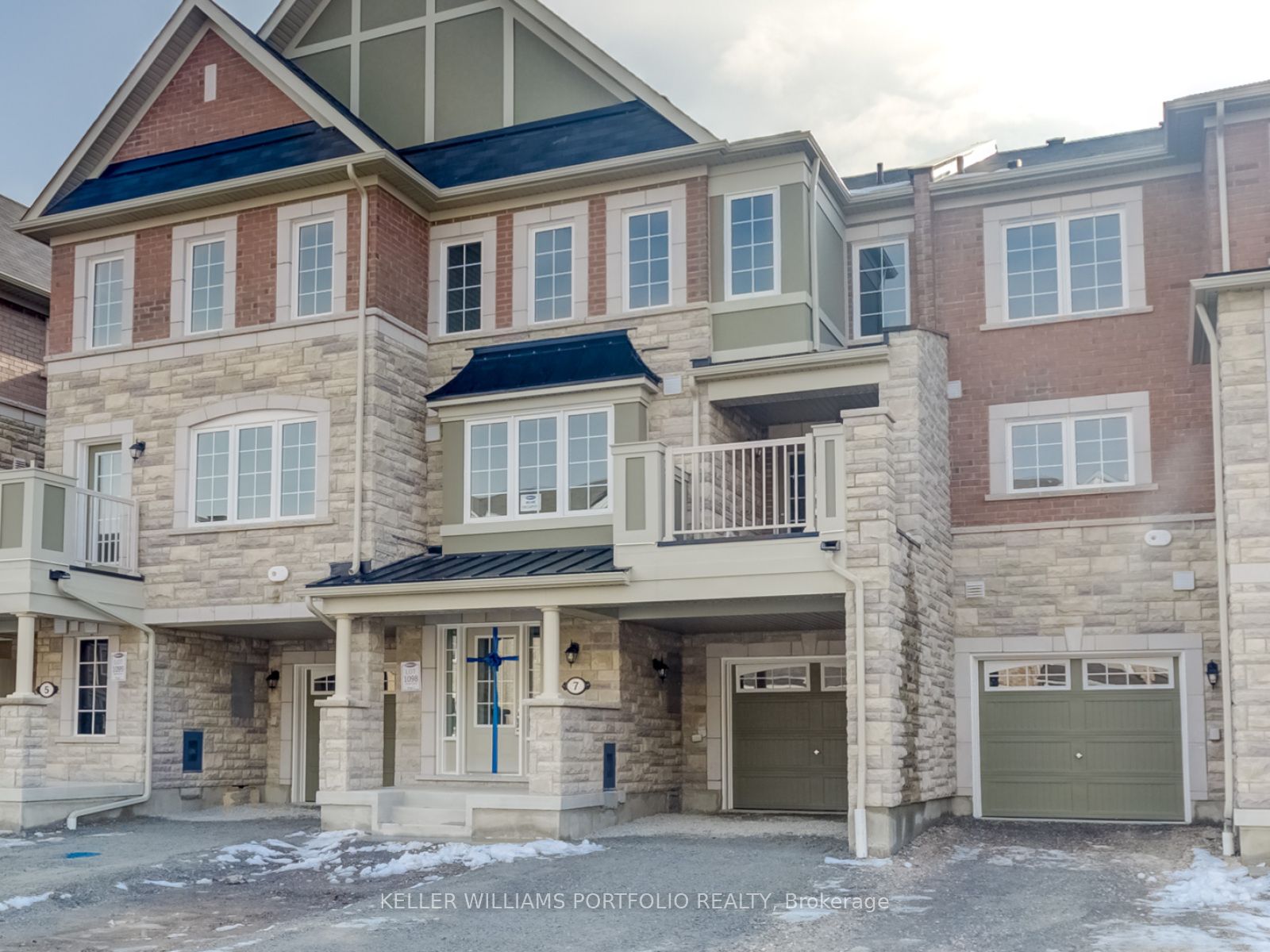 7 Bluegill Crescent, Whitby, ON L1P 0E4 photo 2