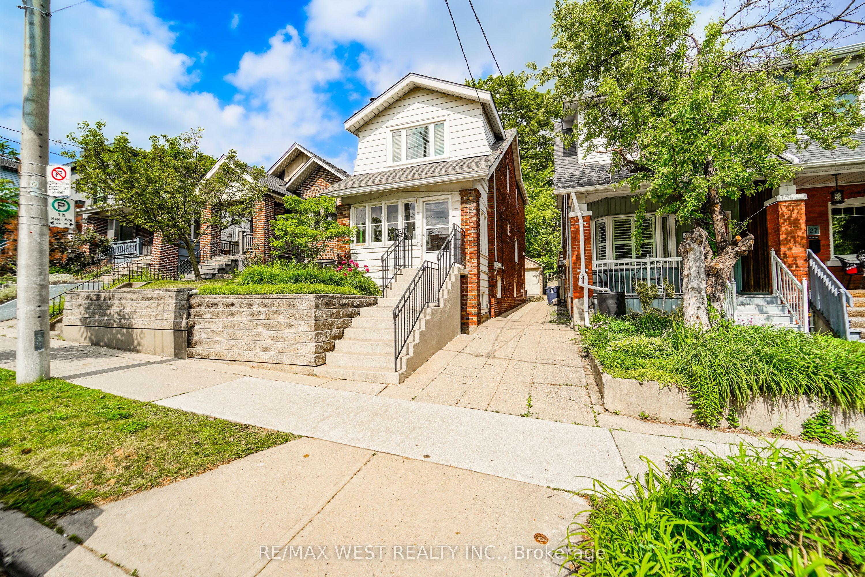 31 Woodmount Avenue, Toronto, ON M4C 3X6 photo 2
