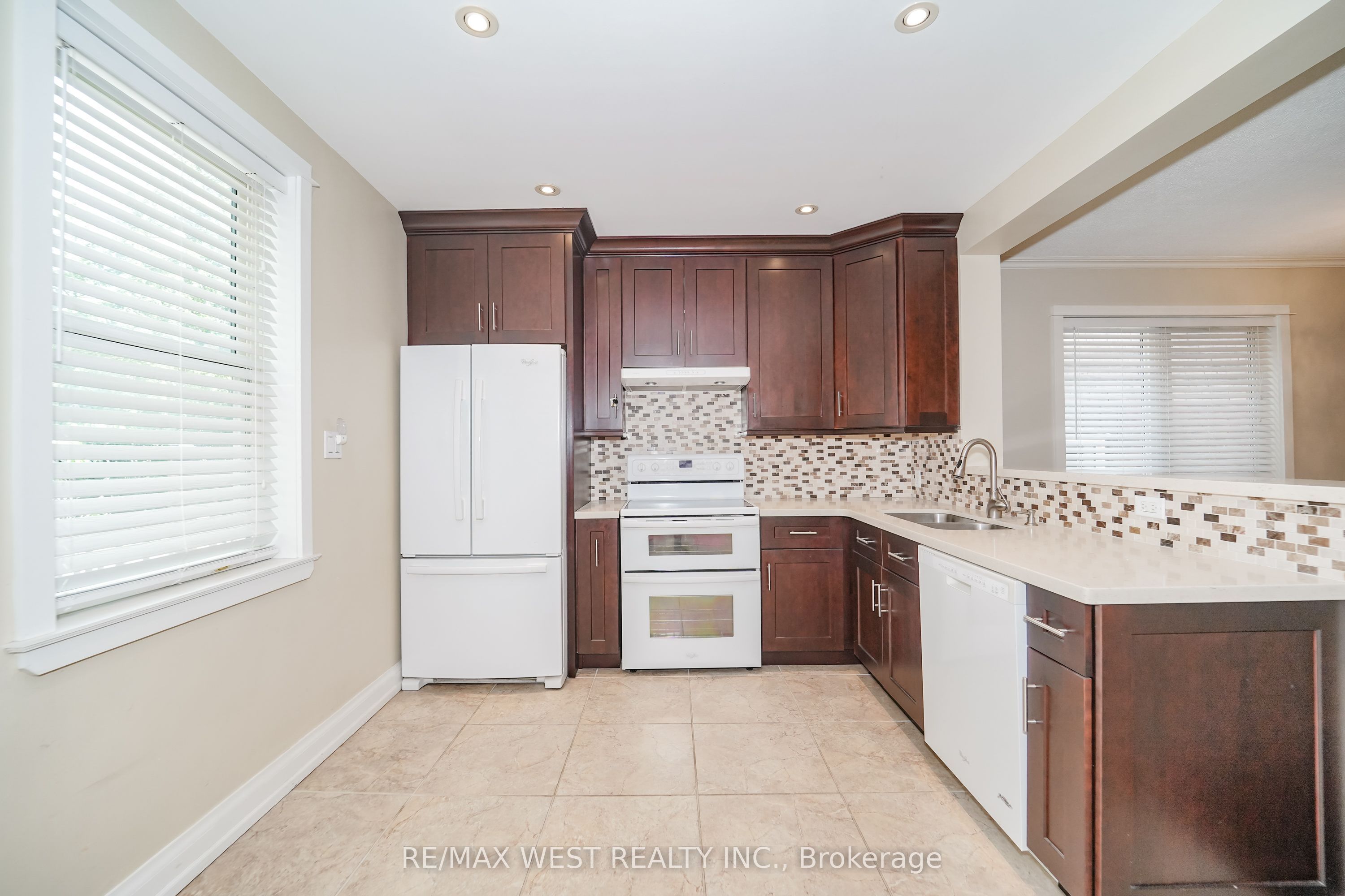 31 Woodmount Avenue, Toronto, ON M4C 3X6 photo 4
