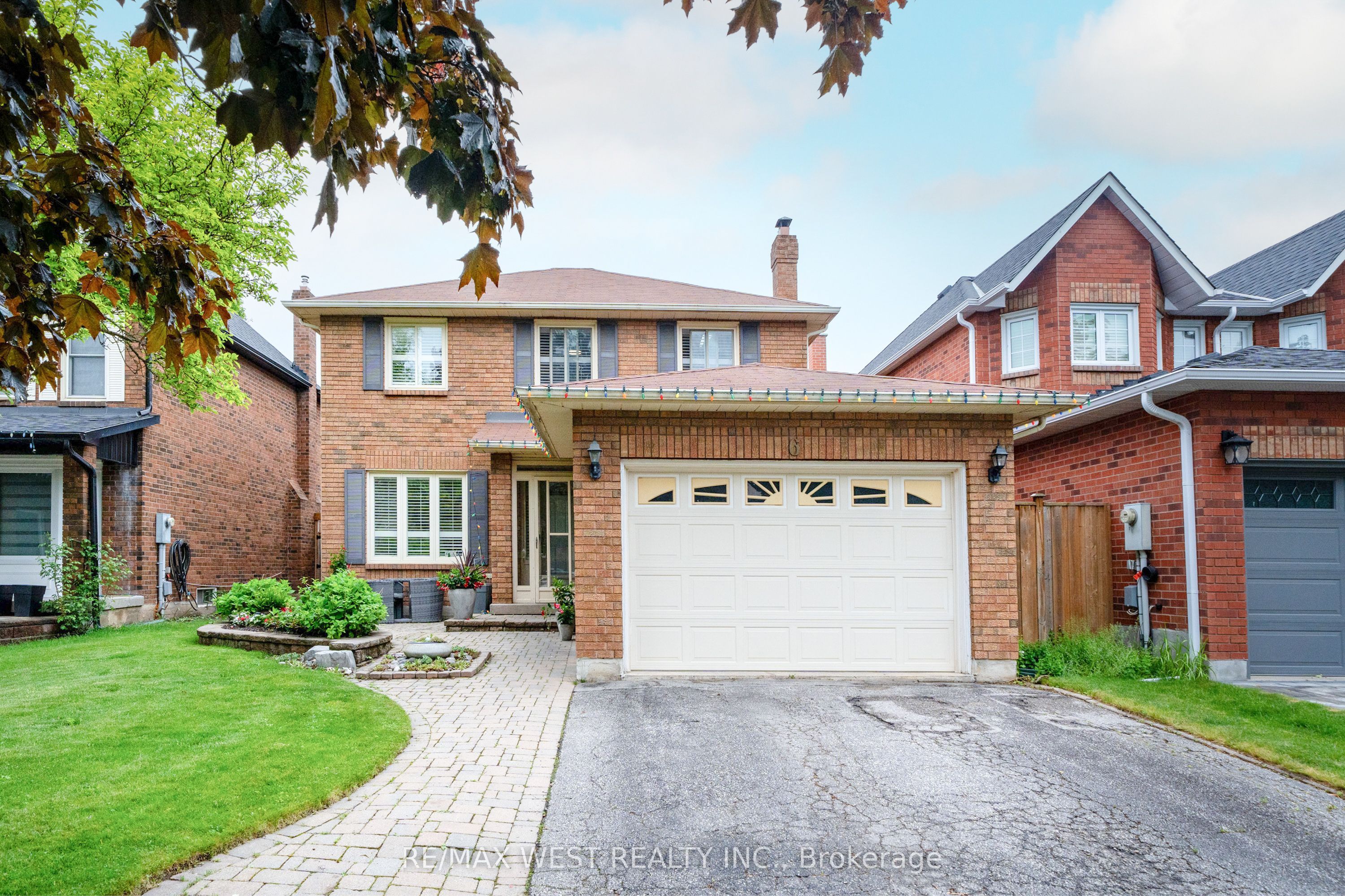 6 Hawkins Crescent, Ajax, ON L1S 4Y1