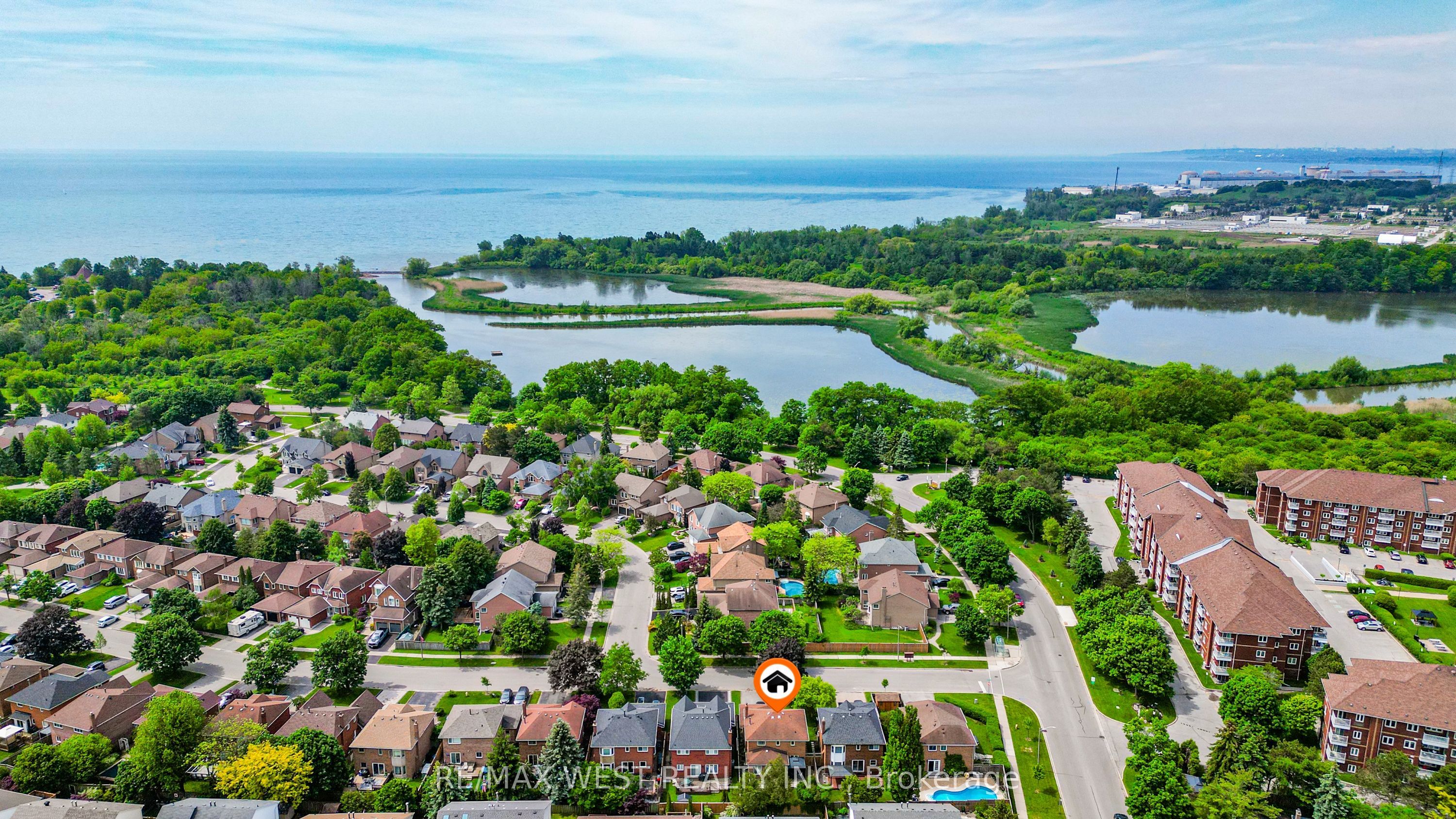 6 Hawkins Crescent, Ajax, ON L1S 4Y1 photo 2