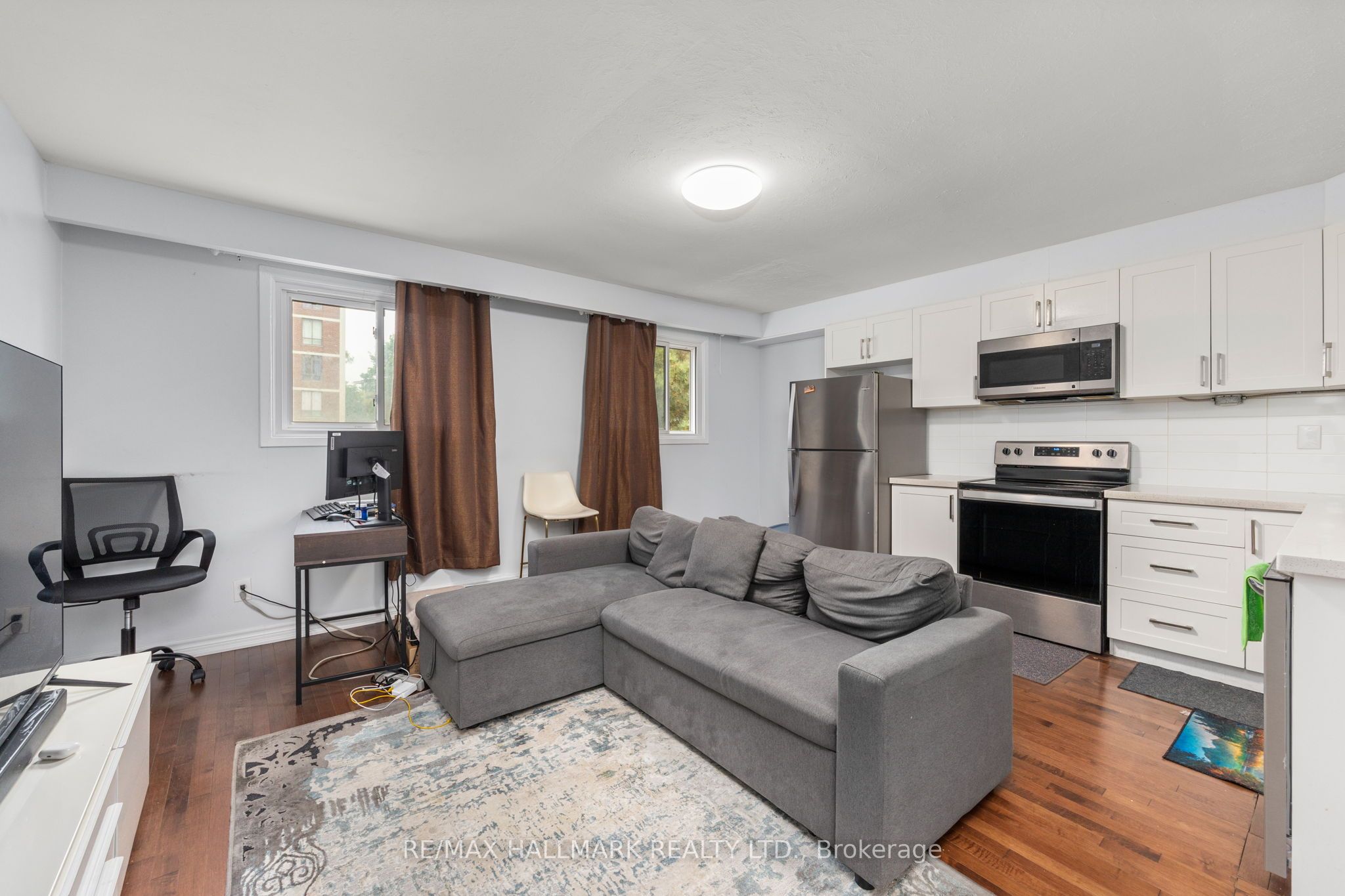 82 Halsey Avenue 3, Toronto, ON M4B 1A9 photo 2