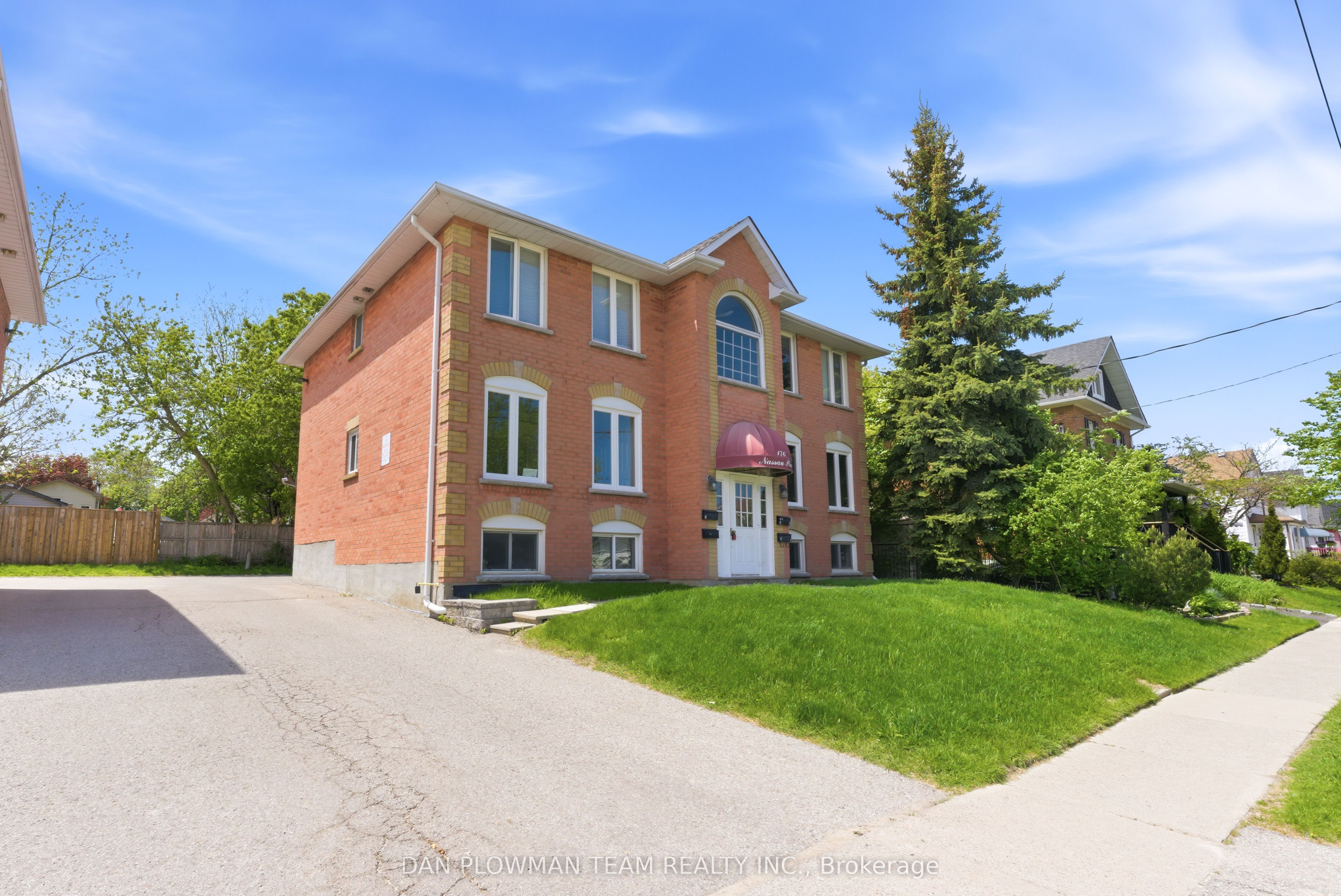 176 Nassau Street, Oshawa, ON L1J 4A5 photo 2