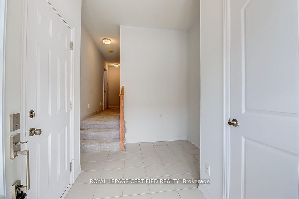 2013 Cameron Lott Crescent, Oshawa, ON L1L 0S1 photo 4