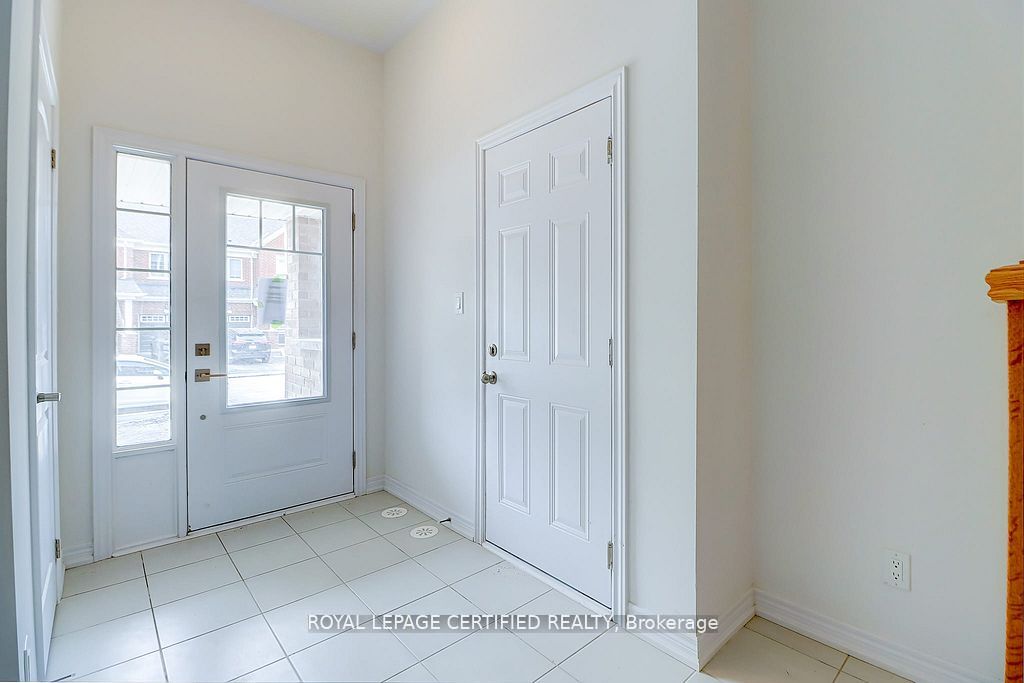 2013 Cameron Lott Crescent, Oshawa, ON L1L 0S1 photo 5