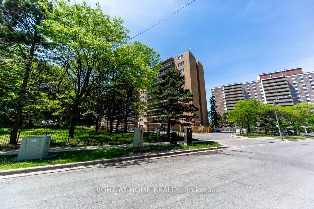 100 Dundalk Drive 315, Toronto, ON M1P 4V2