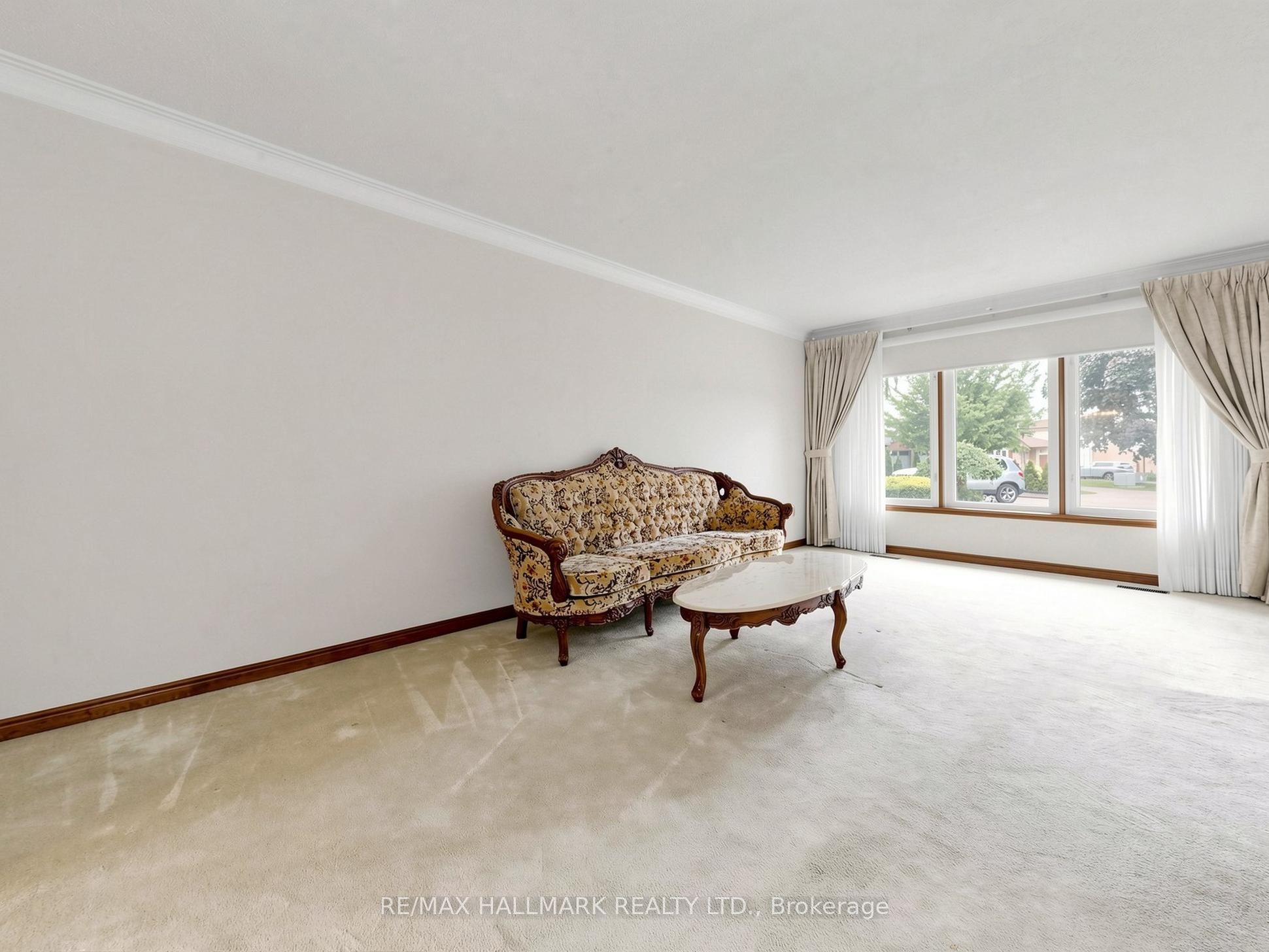 1038 Pinetree Court, Oshawa, ON L1K 1P4 photo 3