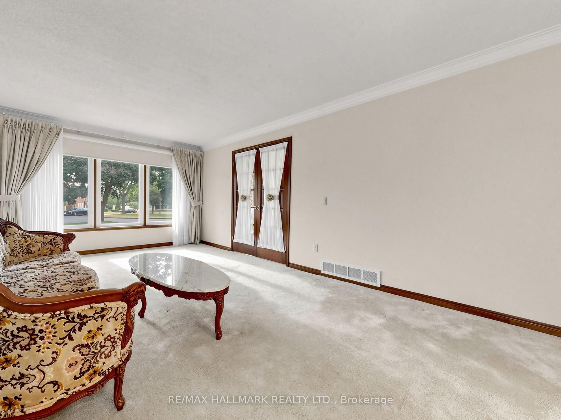 1038 Pinetree Court, Oshawa, ON L1K 1P4 photo 4