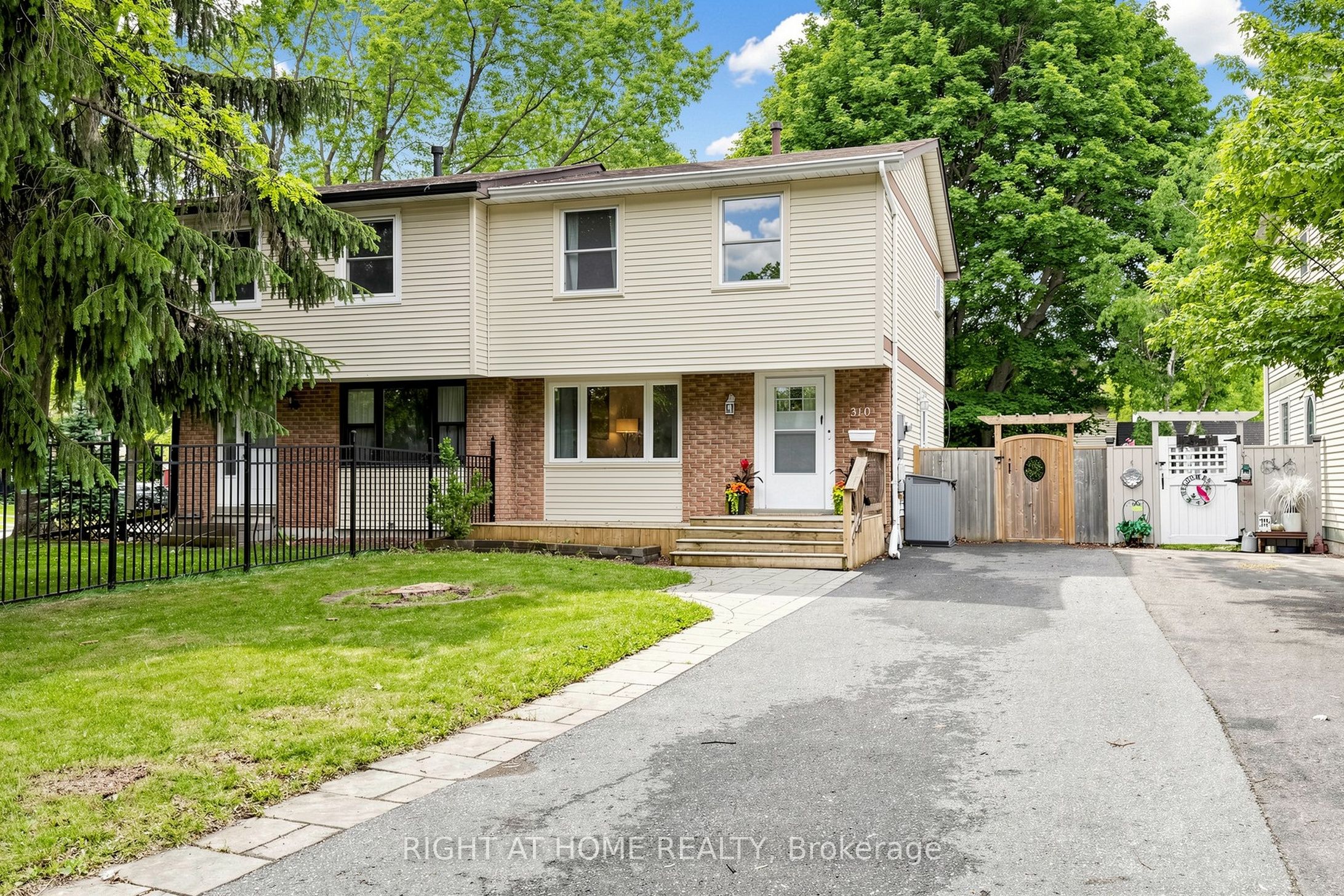 310 Shamrock Court, Oshawa, ON L1J 6X9 photo 2