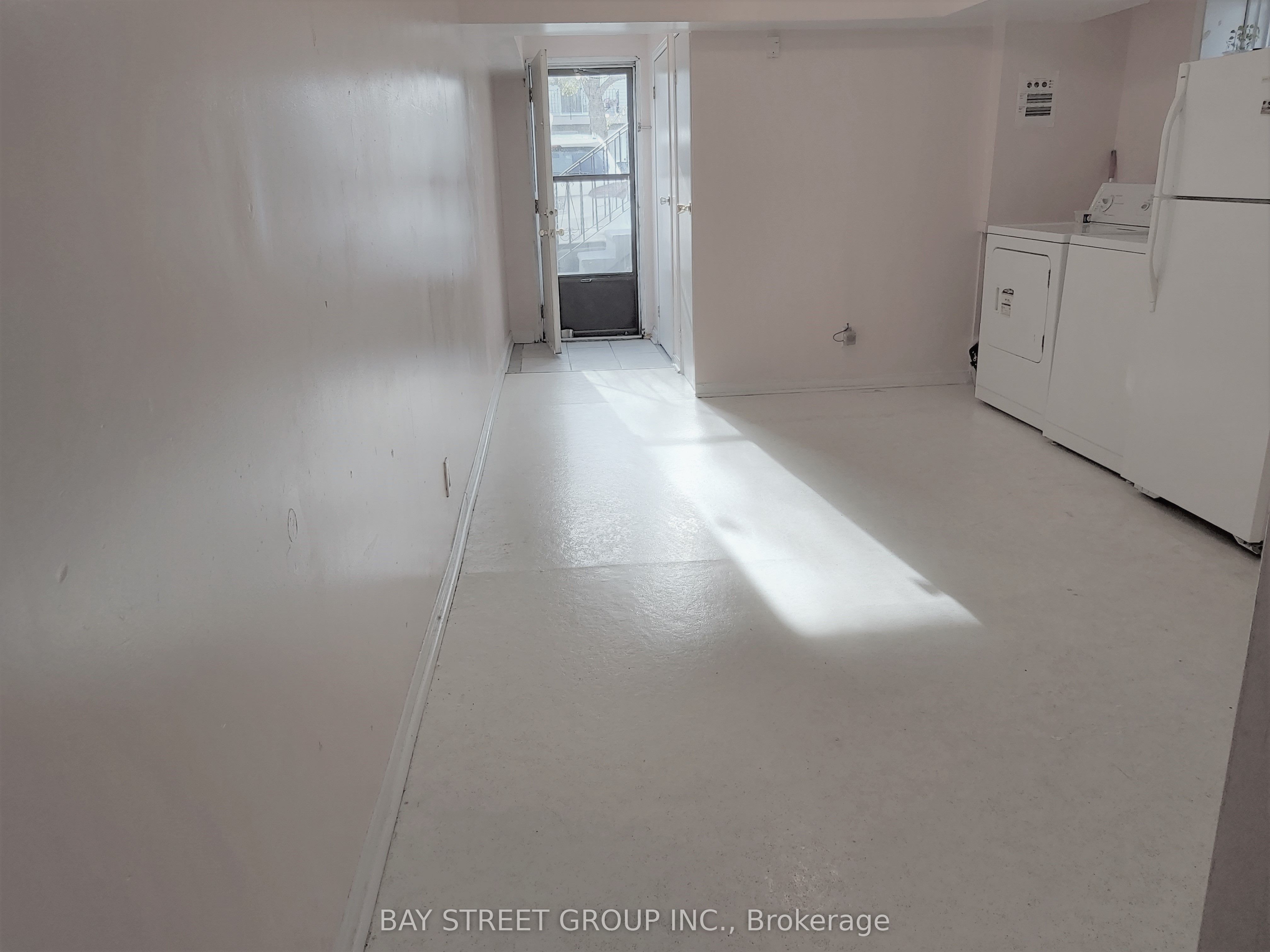 72 Parkdene Court E (Lower), Toronto, ON M1W 2J3 photo 2