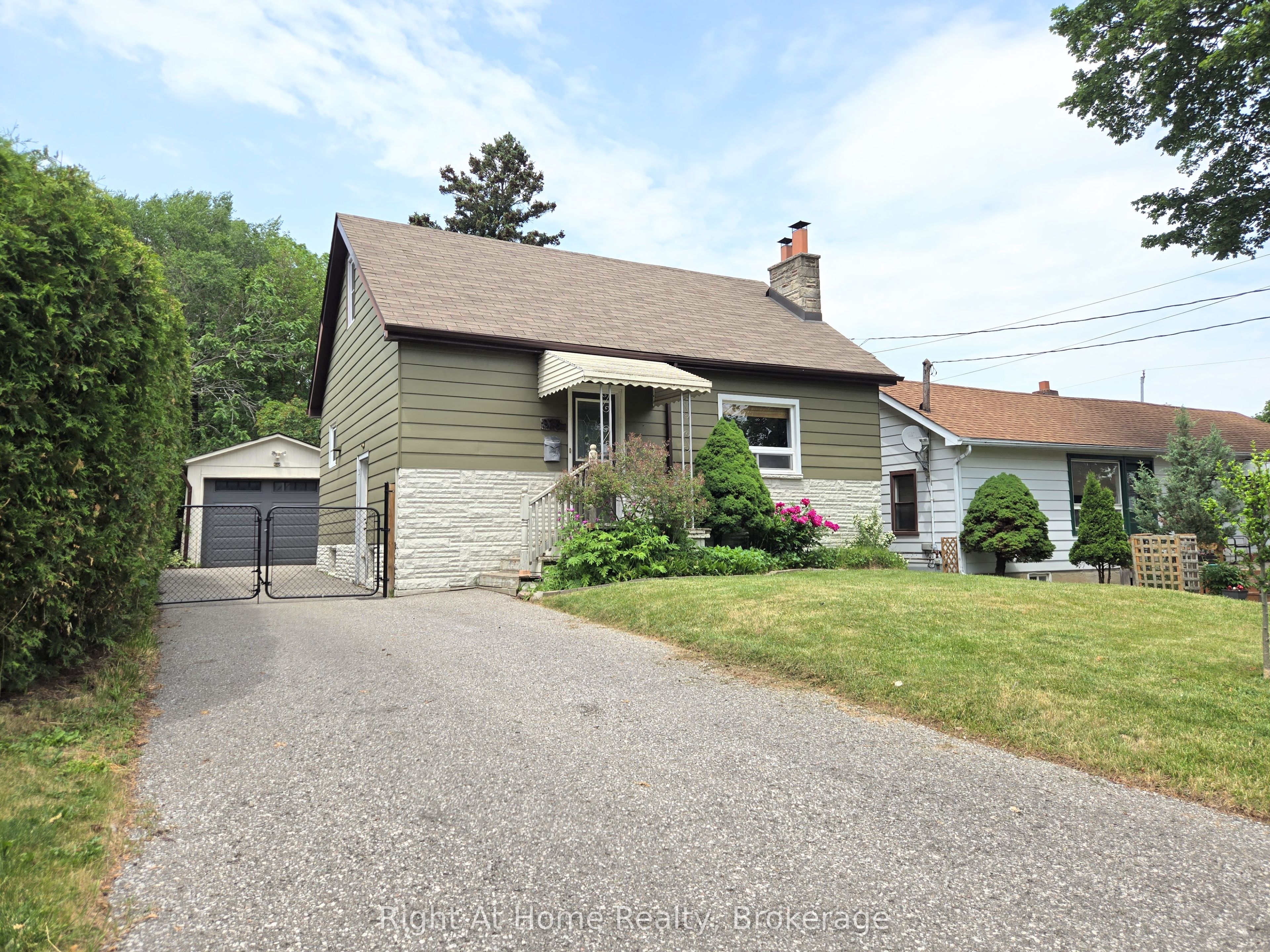 376 Colborne Street E, Oshawa, ON L1G 1N1 photo 3