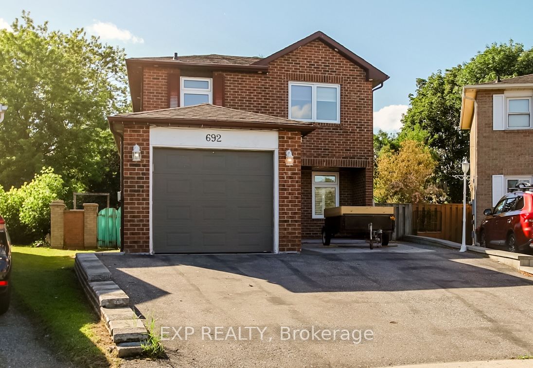 692 Sultana Square, Pickering, ON L1V 3Y3 photo 4