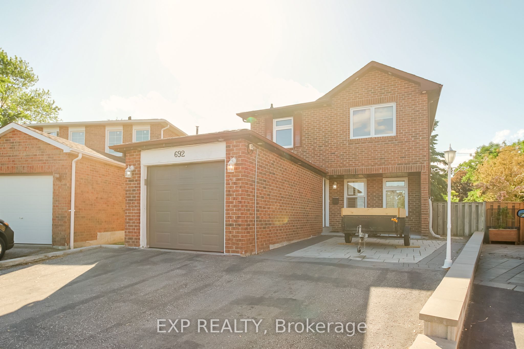 692 Sultana Square, Pickering, ON L1V 3Y3 photo 5