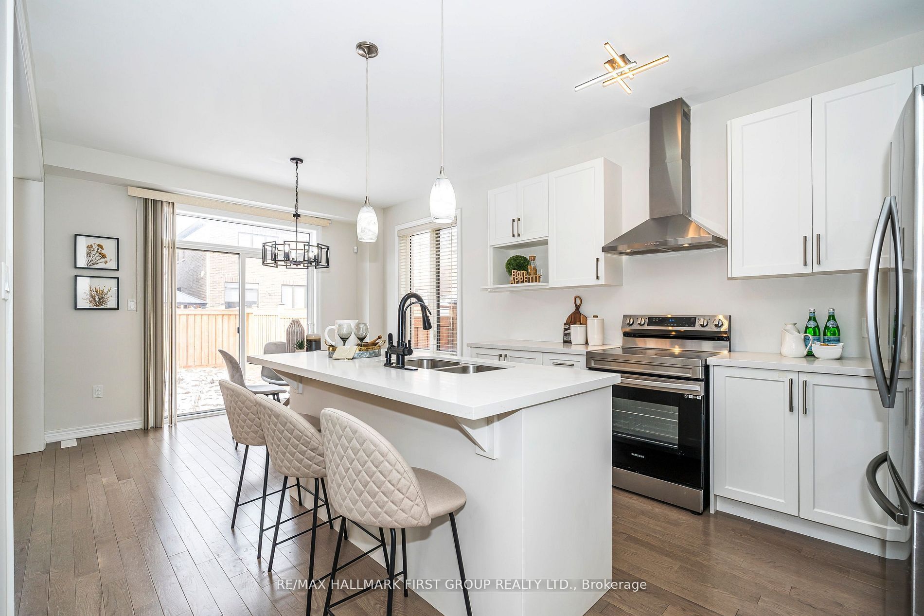 49 Walter Clifford Nesbitt Drive, Whitby, ON L1P 0G5 photo 5