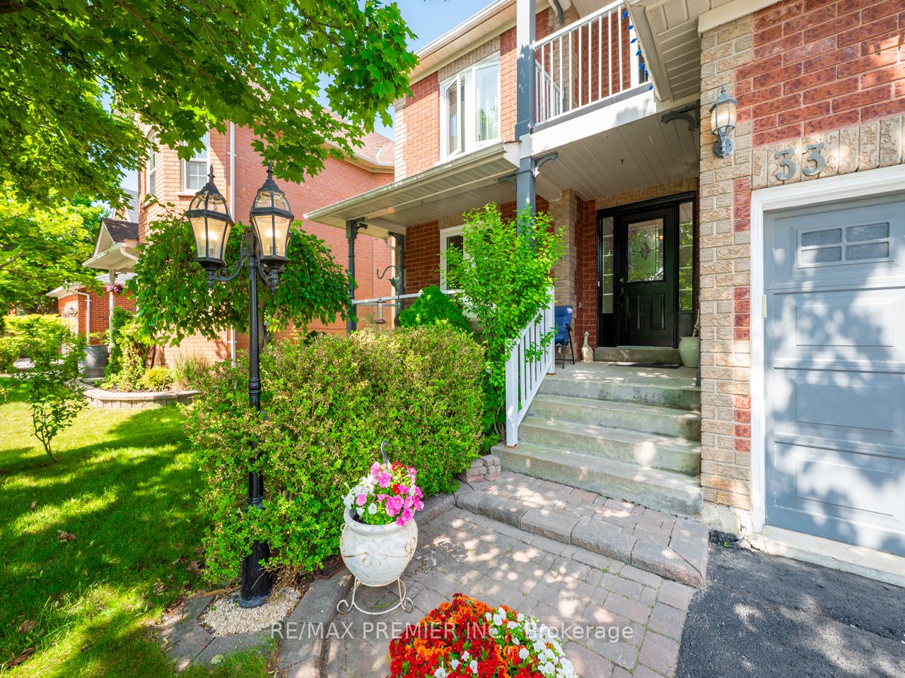 33 Watford Street, Whitby, ON L1M 1E6 photo 2