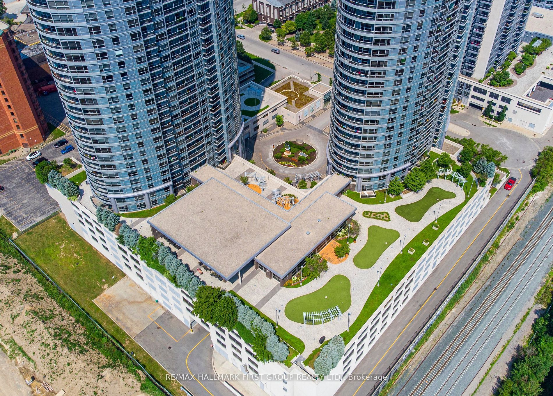 125 Village Green Square 1409, Toronto, ON M1S 0G3