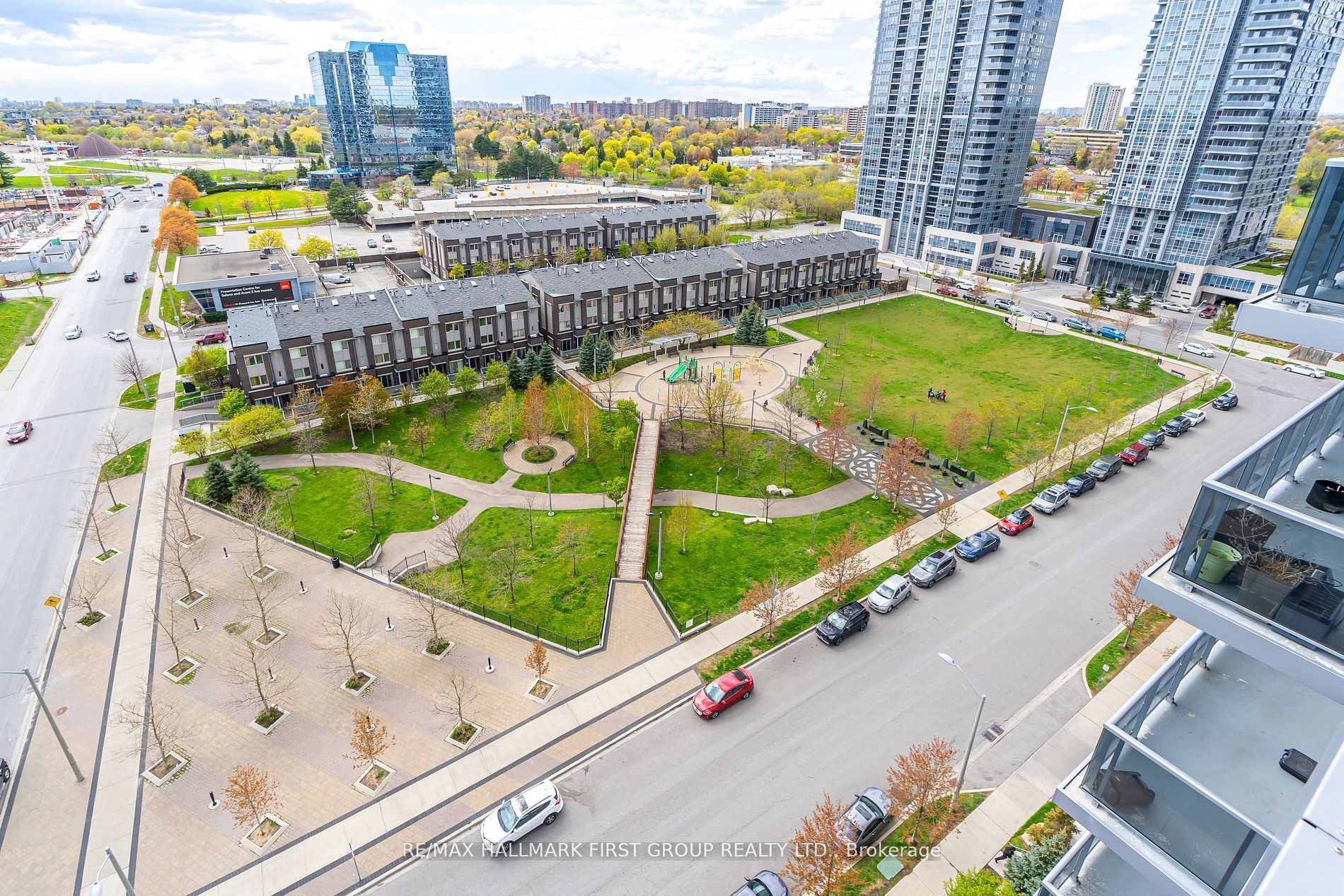 125 Village Green Square 1409, Toronto, ON M1S 0G3 photo 3