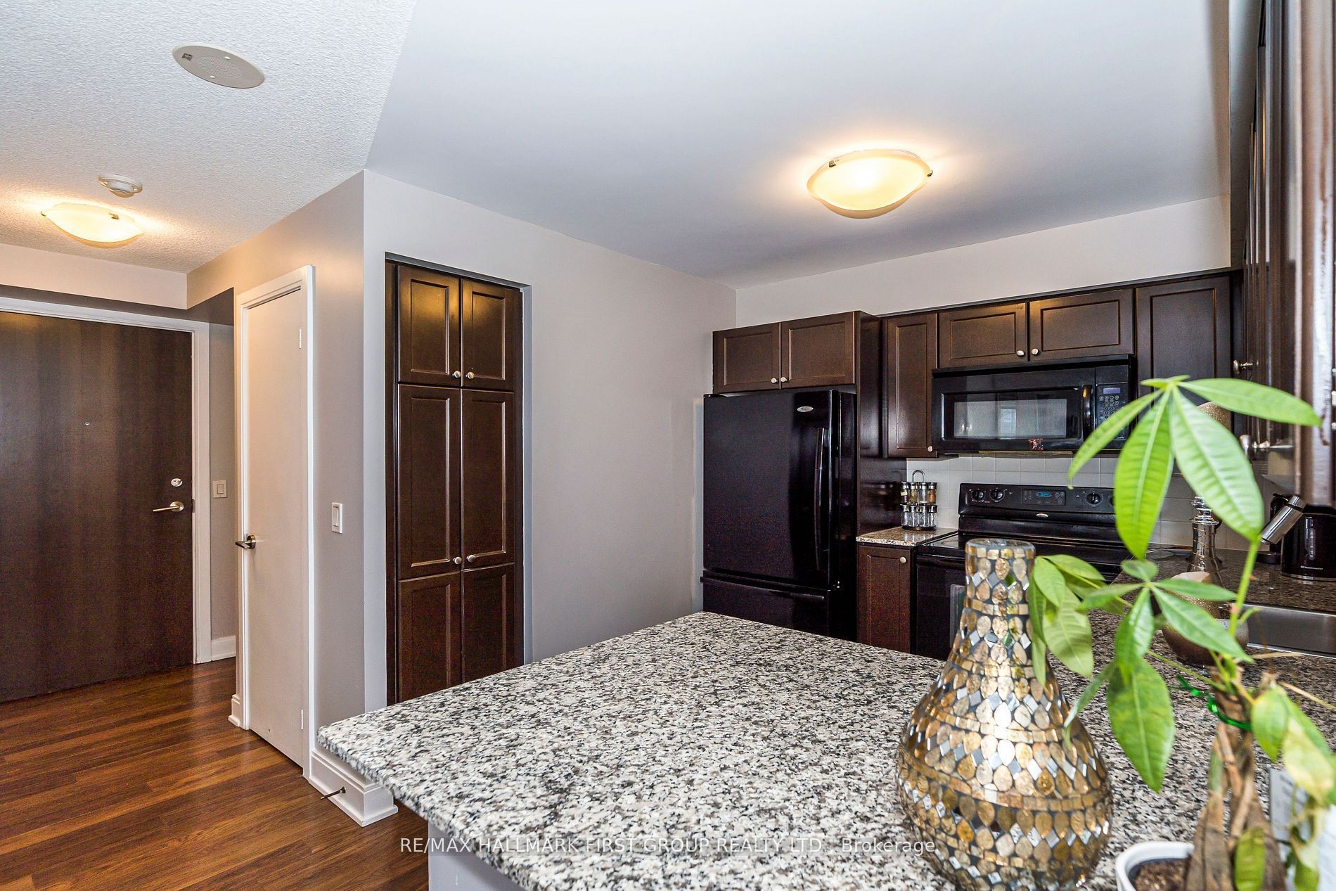 125 Village Green Square 1409, Toronto, ON M1S 0G3 photo 4