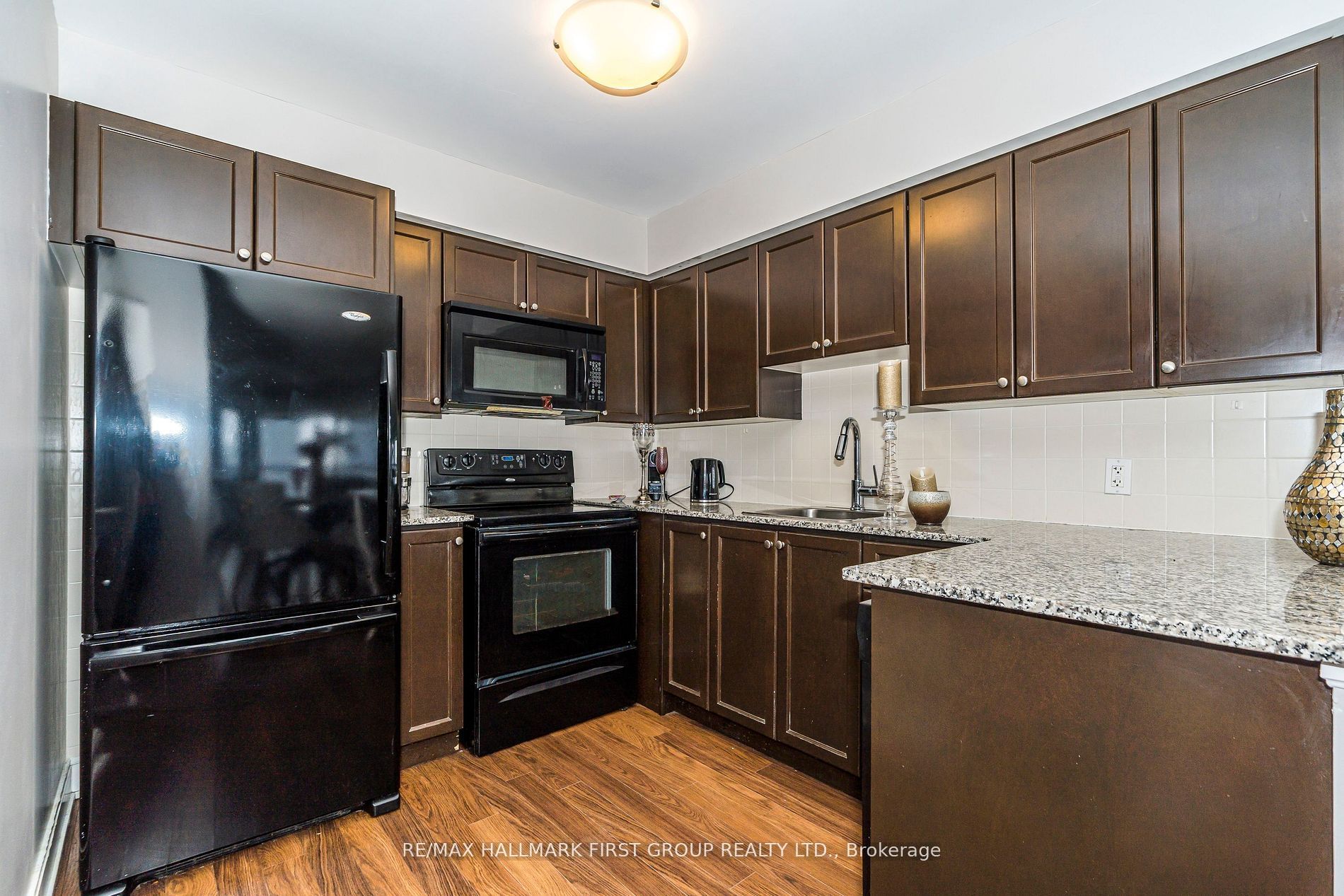 125 Village Green Square 1409, Toronto, ON M1S 0G3 photo 5