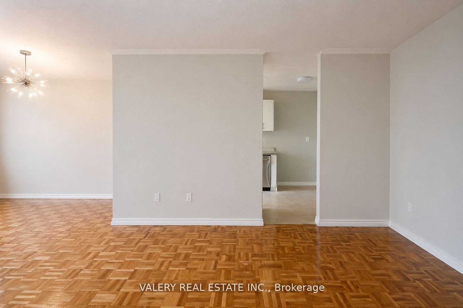 75 Eastdale Avenue 1014, Toronto, ON M4C 5N3 photo 3