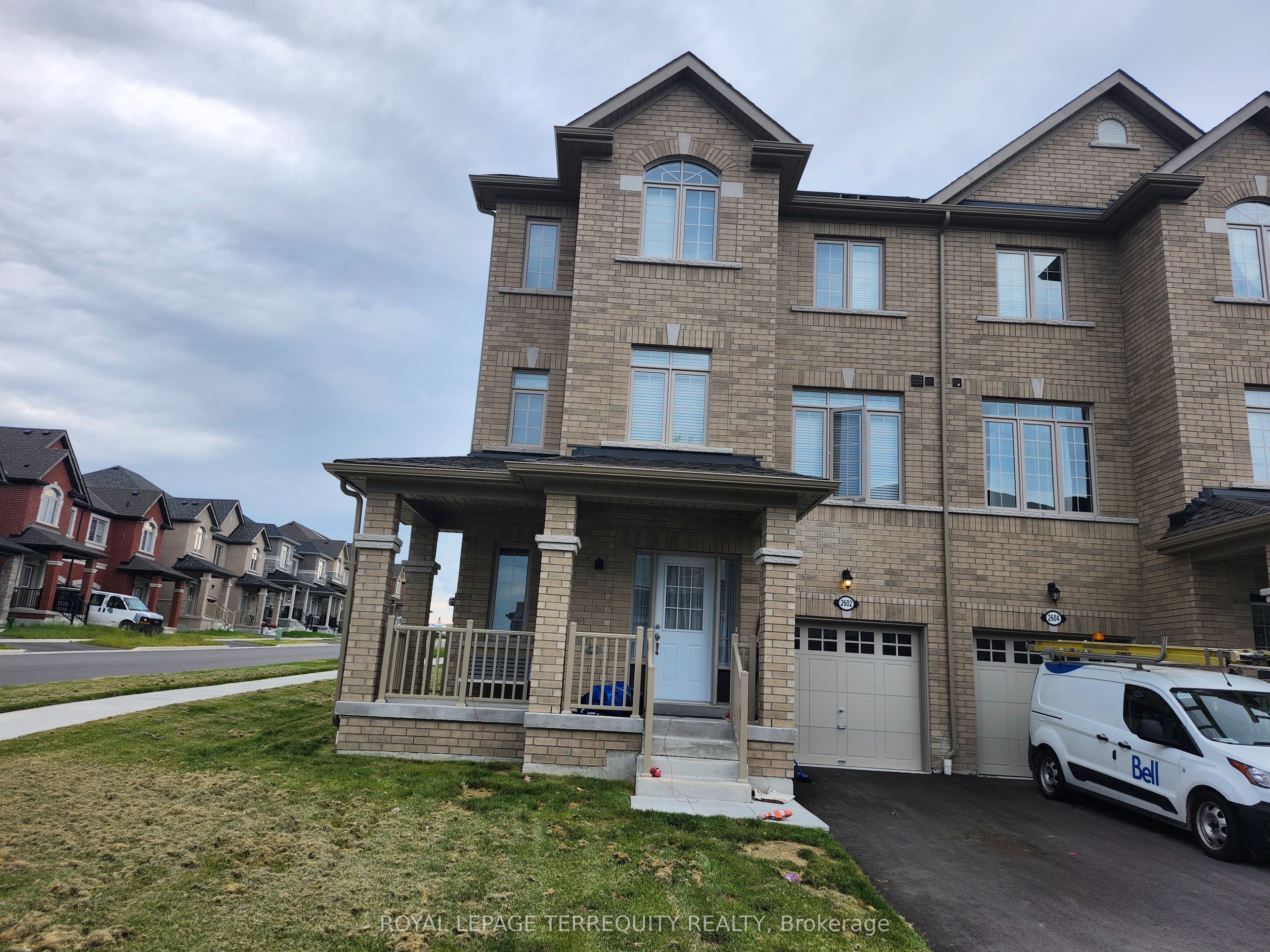 2602 Apricot Lane, Pickering, ON L1X 0M5 photo 2