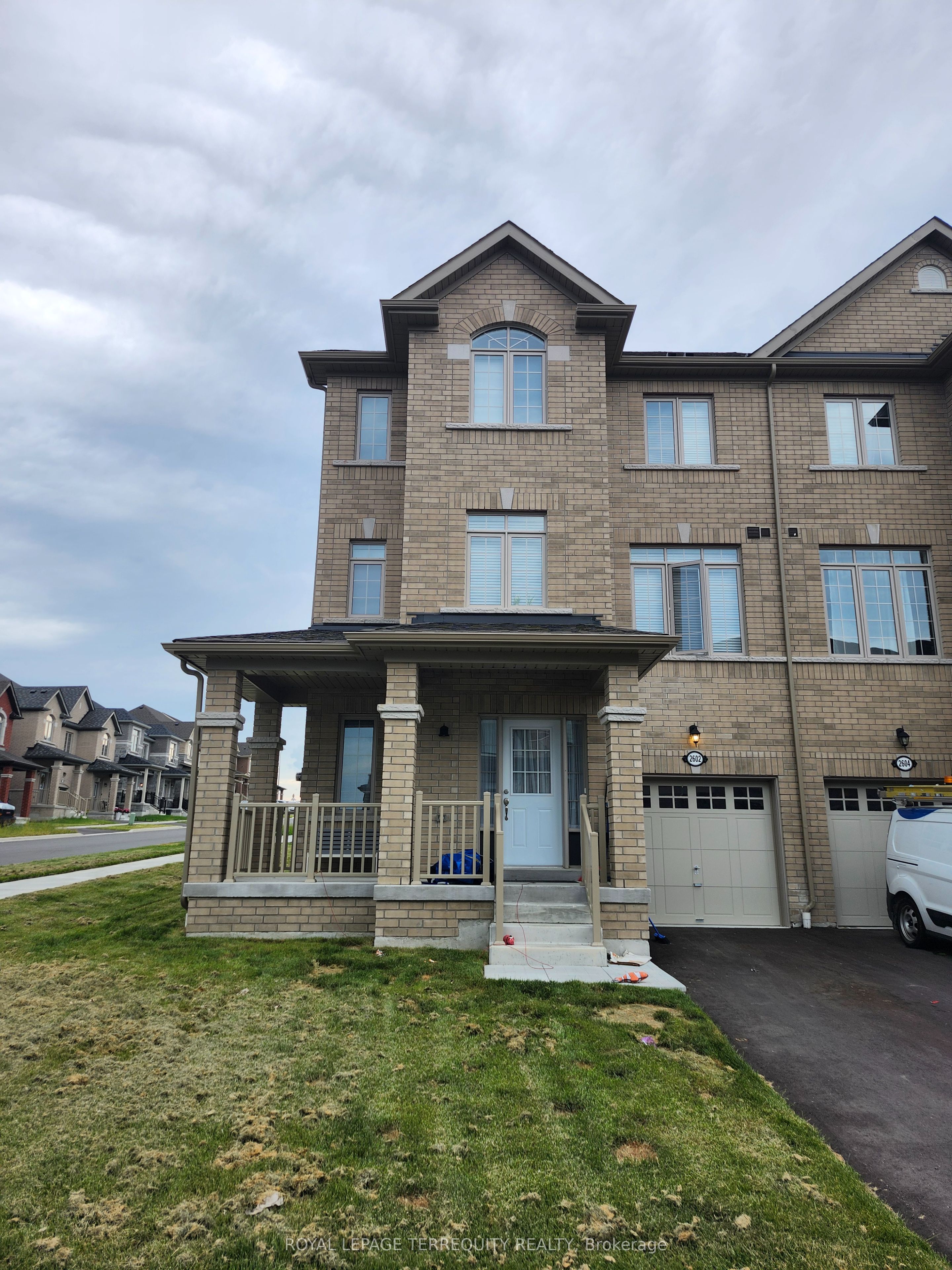2602 Apricot Lane, Pickering, ON L1X 0M5 photo 3