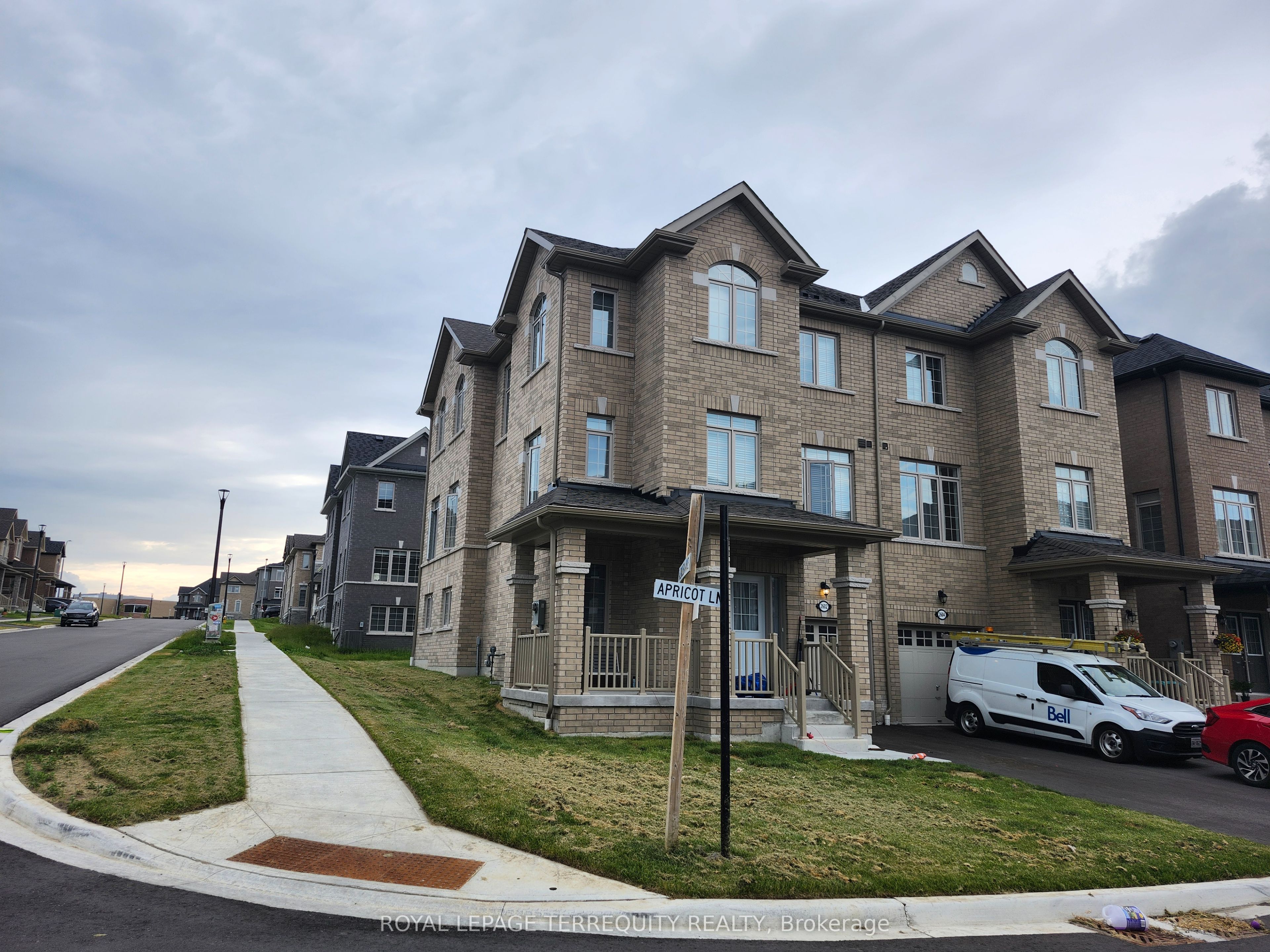 2602 Apricot Lane, Pickering, ON L1X 0M5 photo 4