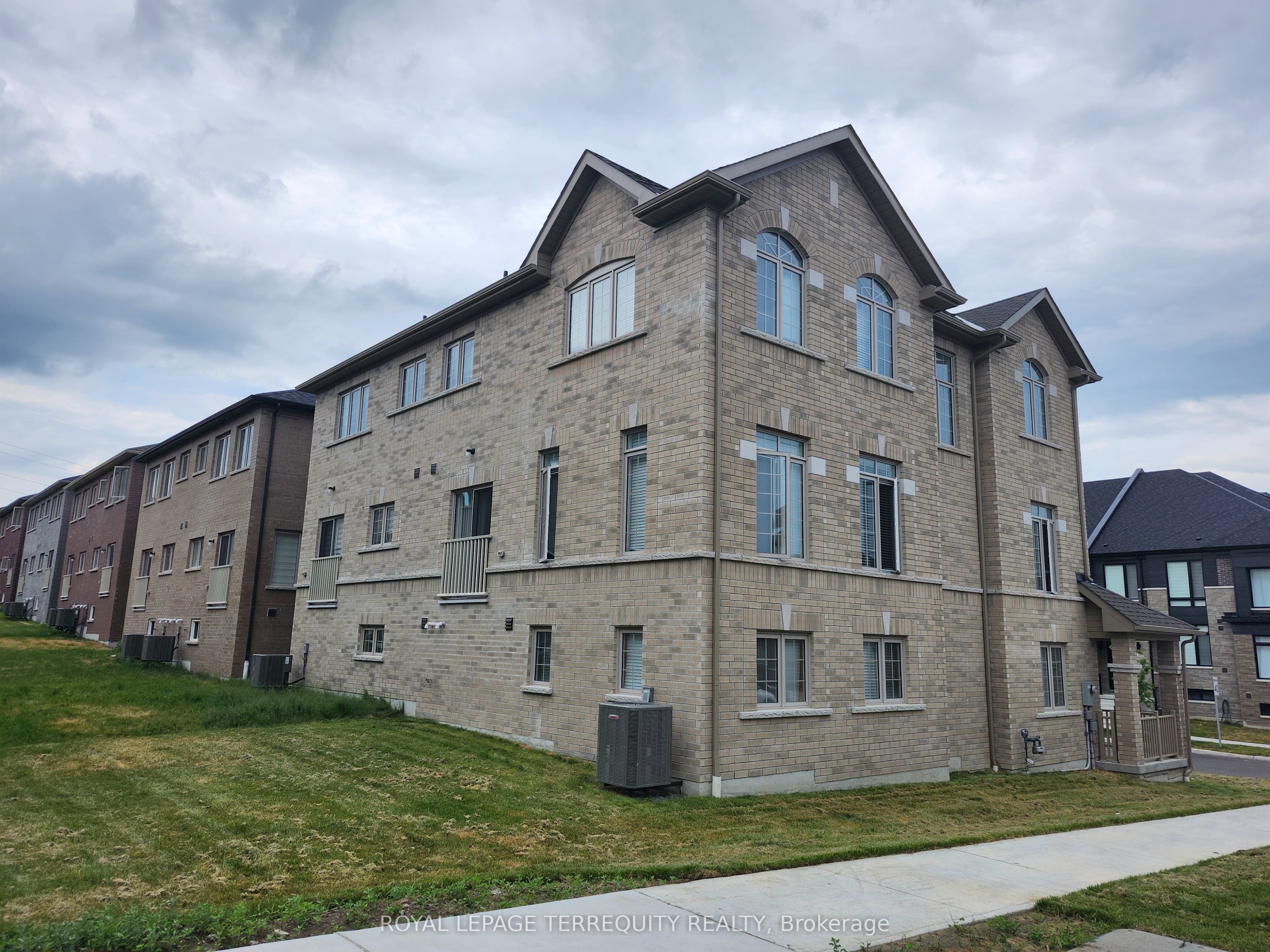 2602 Apricot Lane, Pickering, ON L1X 0M5 photo 5