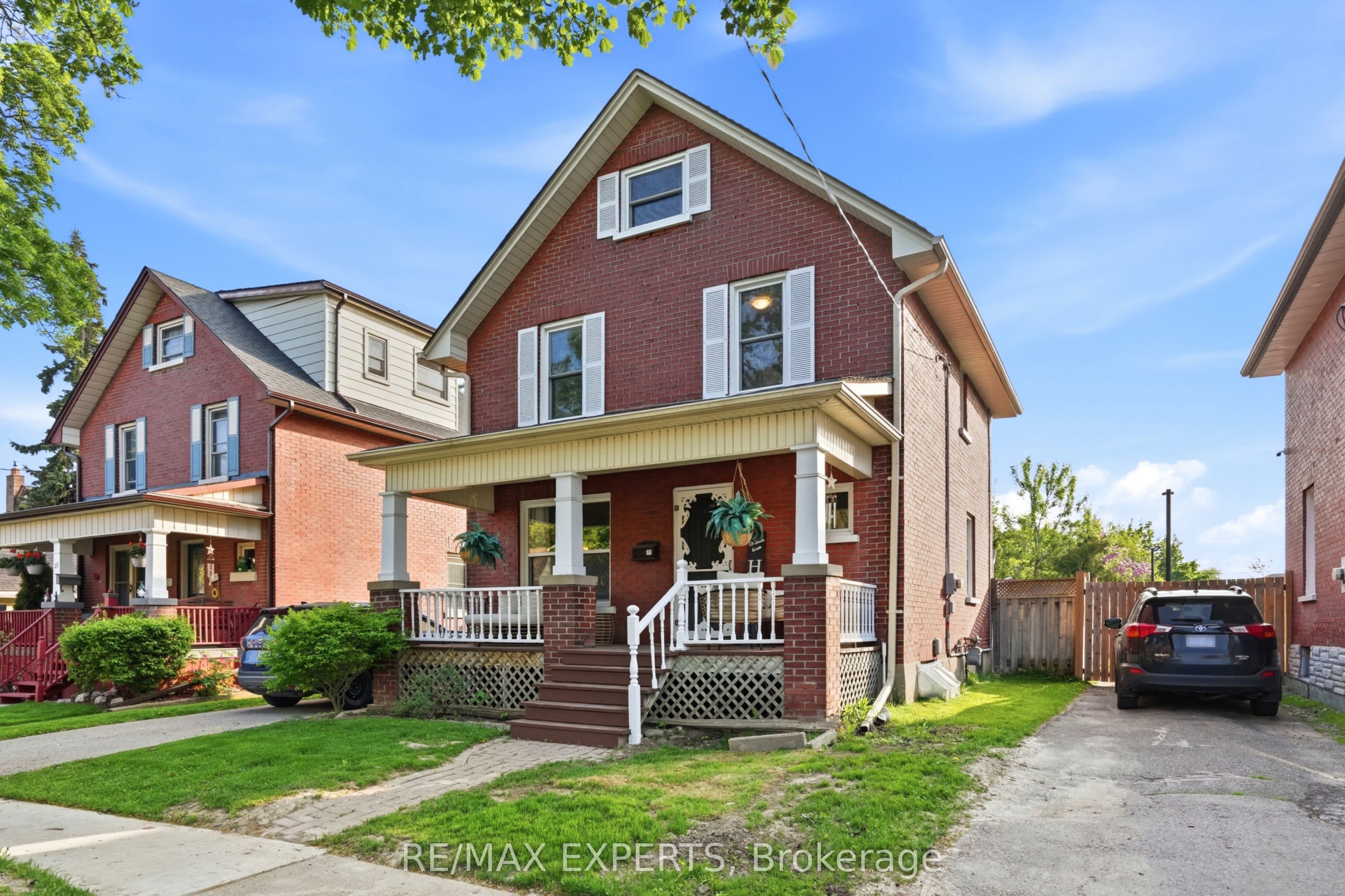 18 Rowe Street, Oshawa, ON L1H 5P5 photo 2