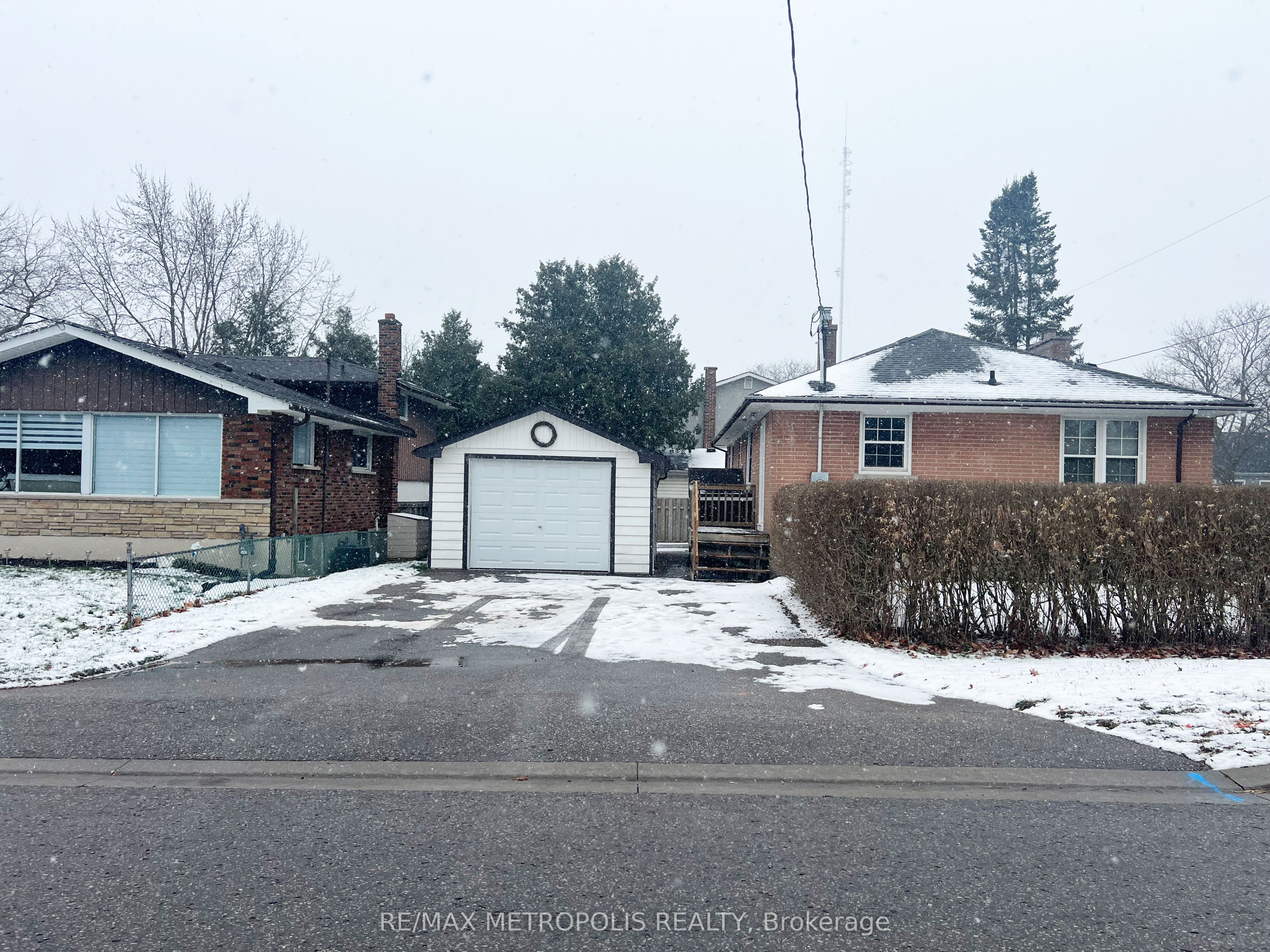 1101 King Street BSMT, Whitby, ON L1N 5A9