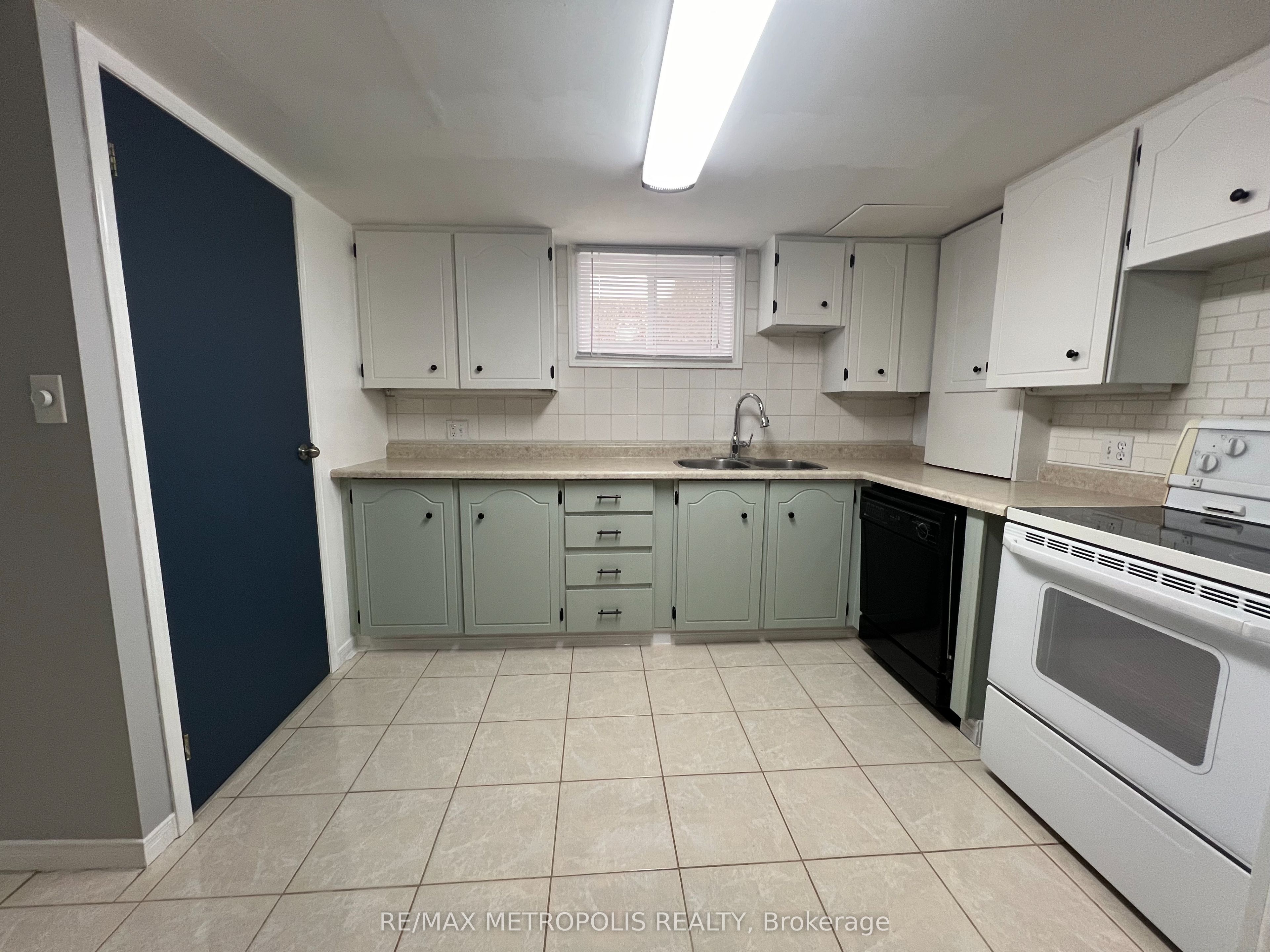 1101 King Street BSMT, Whitby, ON L1N 5A9 photo 3