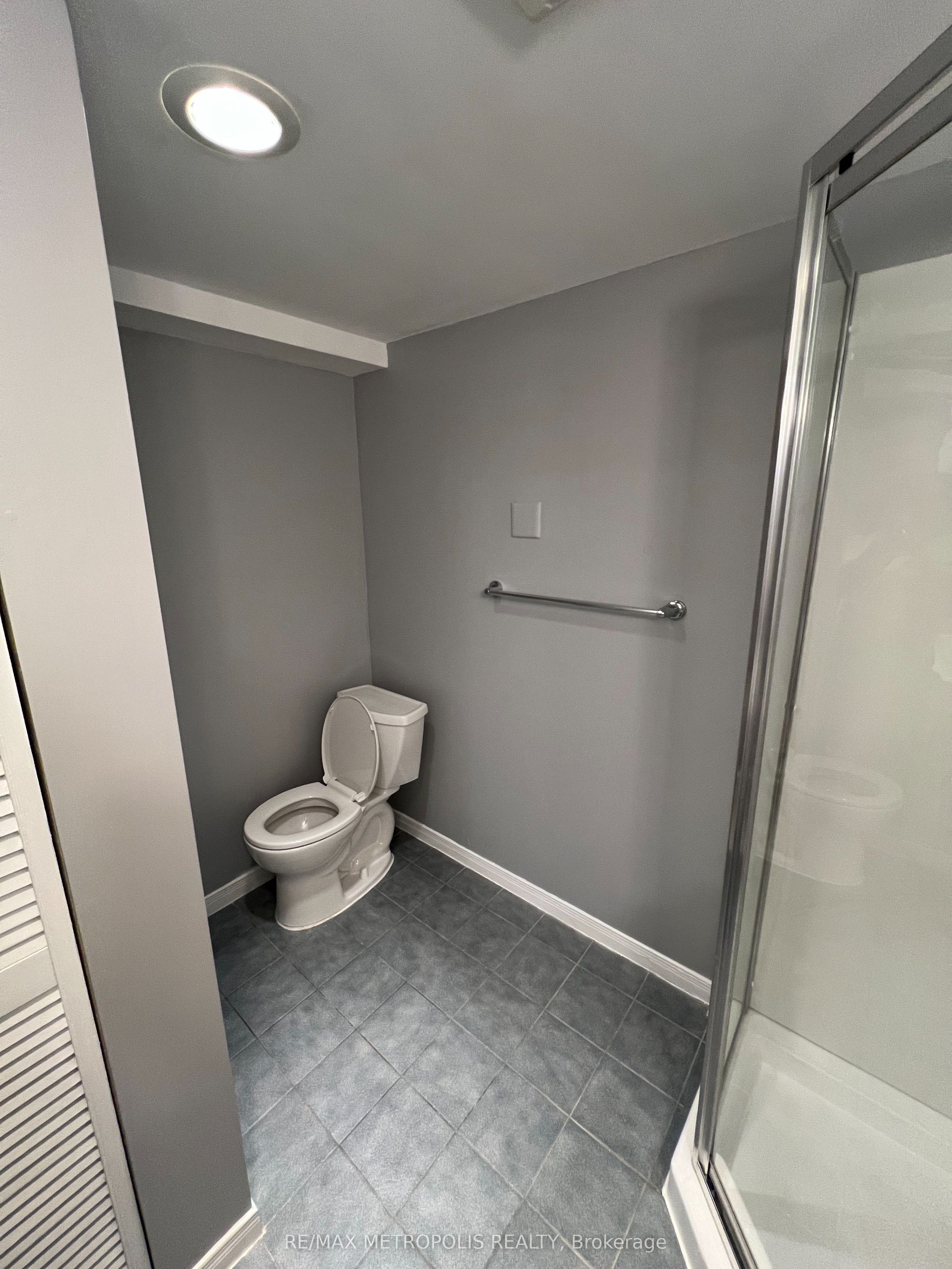 1101 King Street BSMT, Whitby, ON L1N 5A9 photo 4