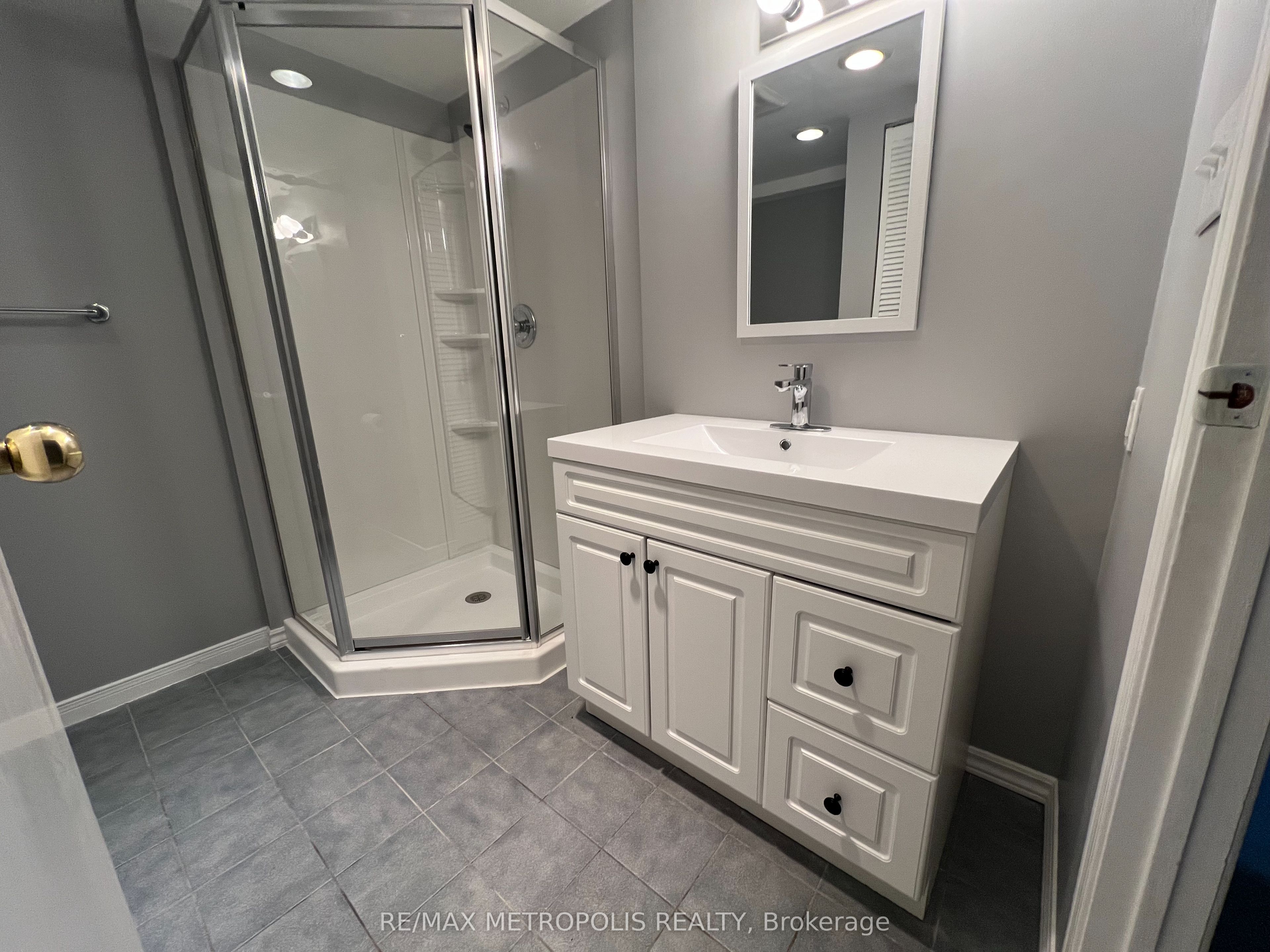 1101 King Street BSMT, Whitby, ON L1N 5A9 photo 5