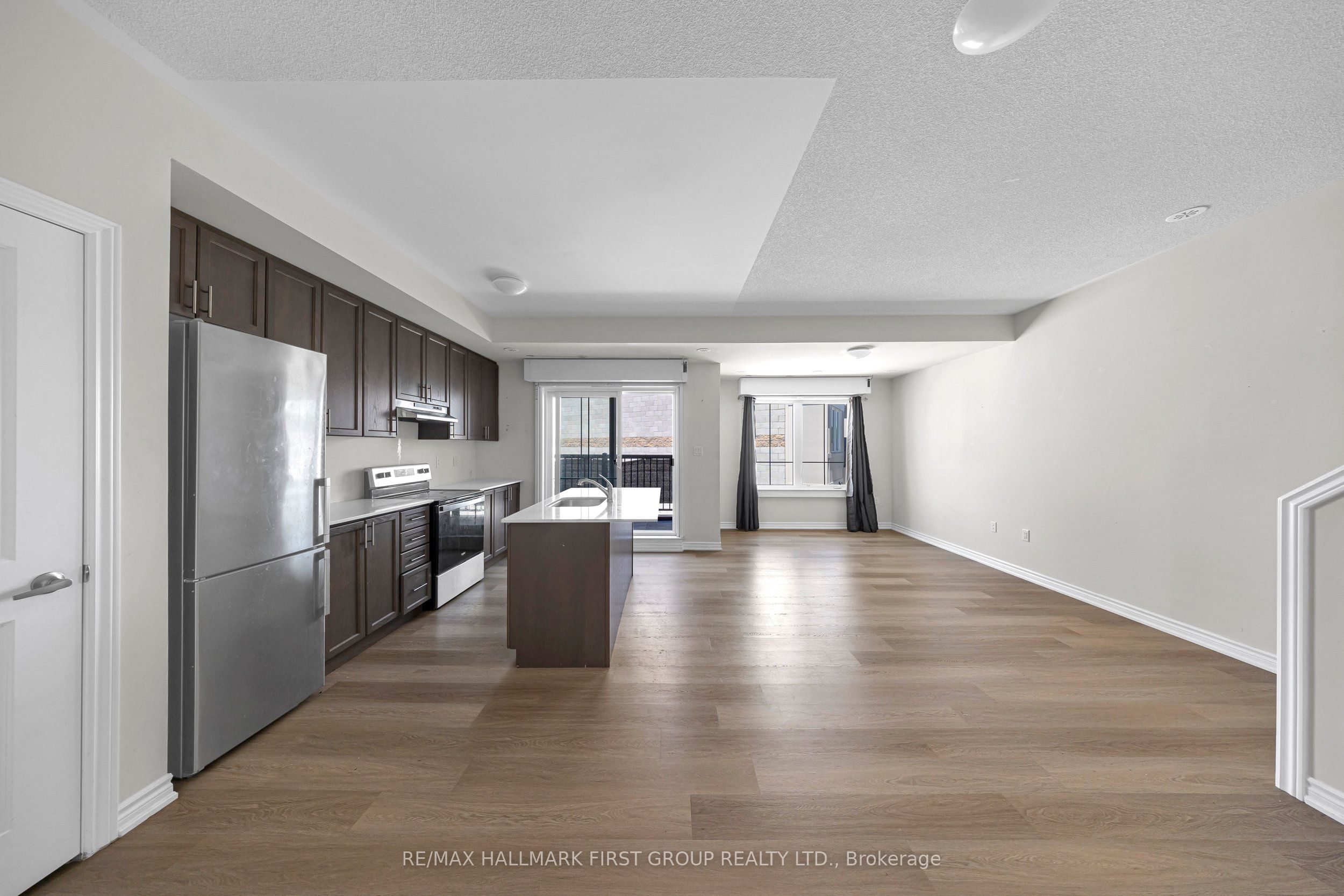 490 Beresford Path 7, Oshawa, ON L1H 0B2 photo 4