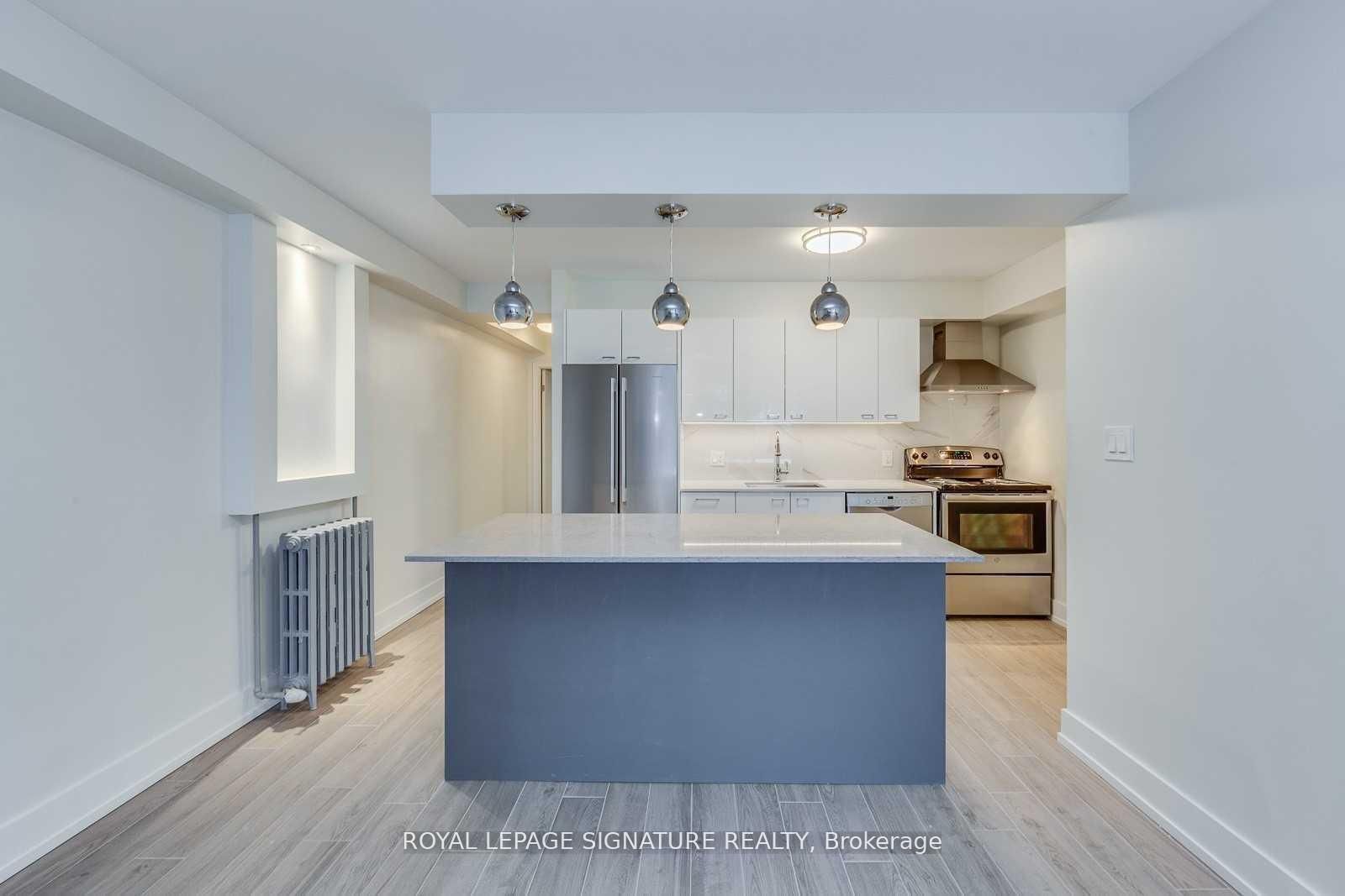 1089 Broadview Avenue 2, Toronto, ON M4K 2S4