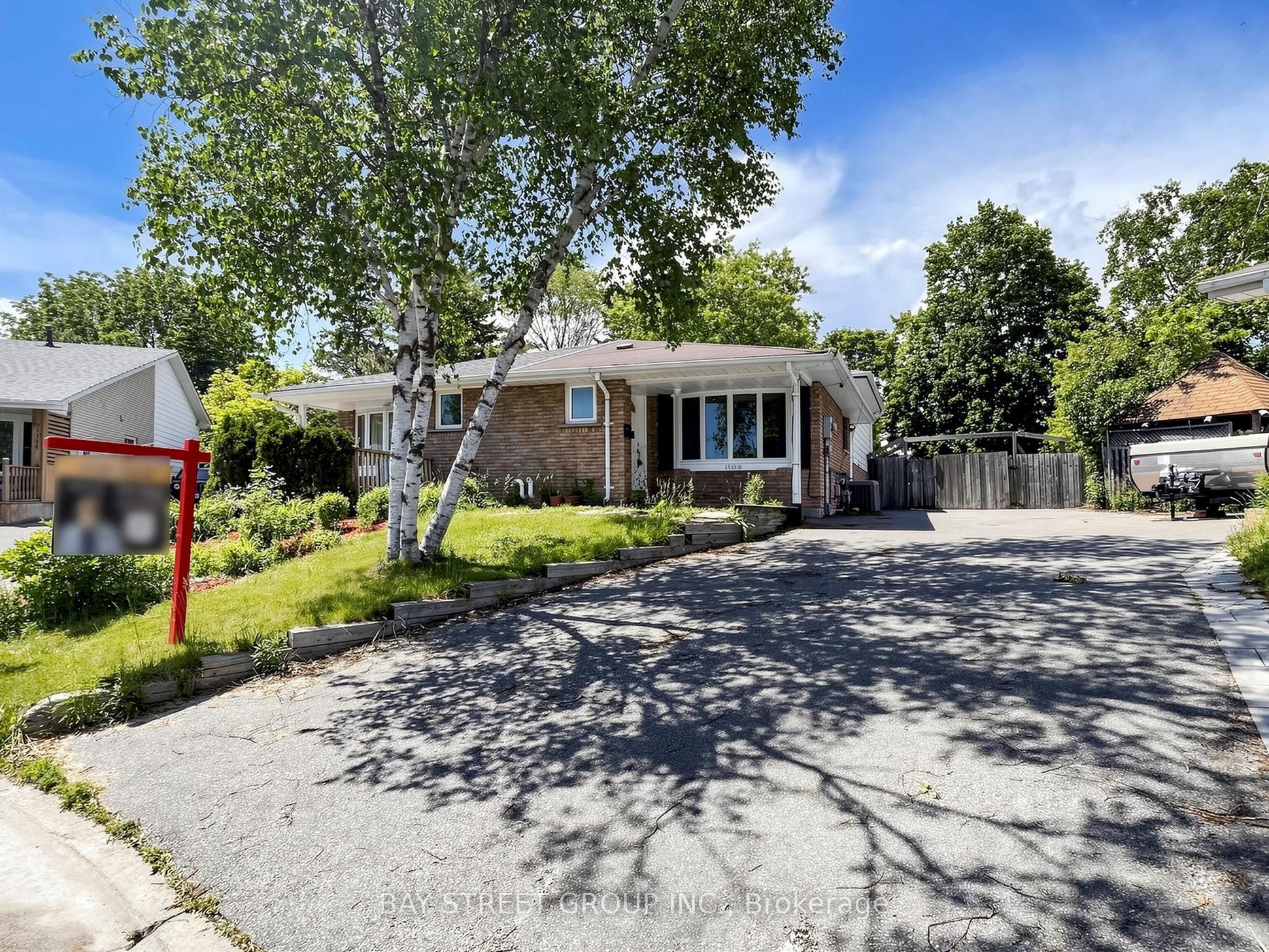 1108 Valley Court, Oshawa, ON L1J 3M5 photo 3