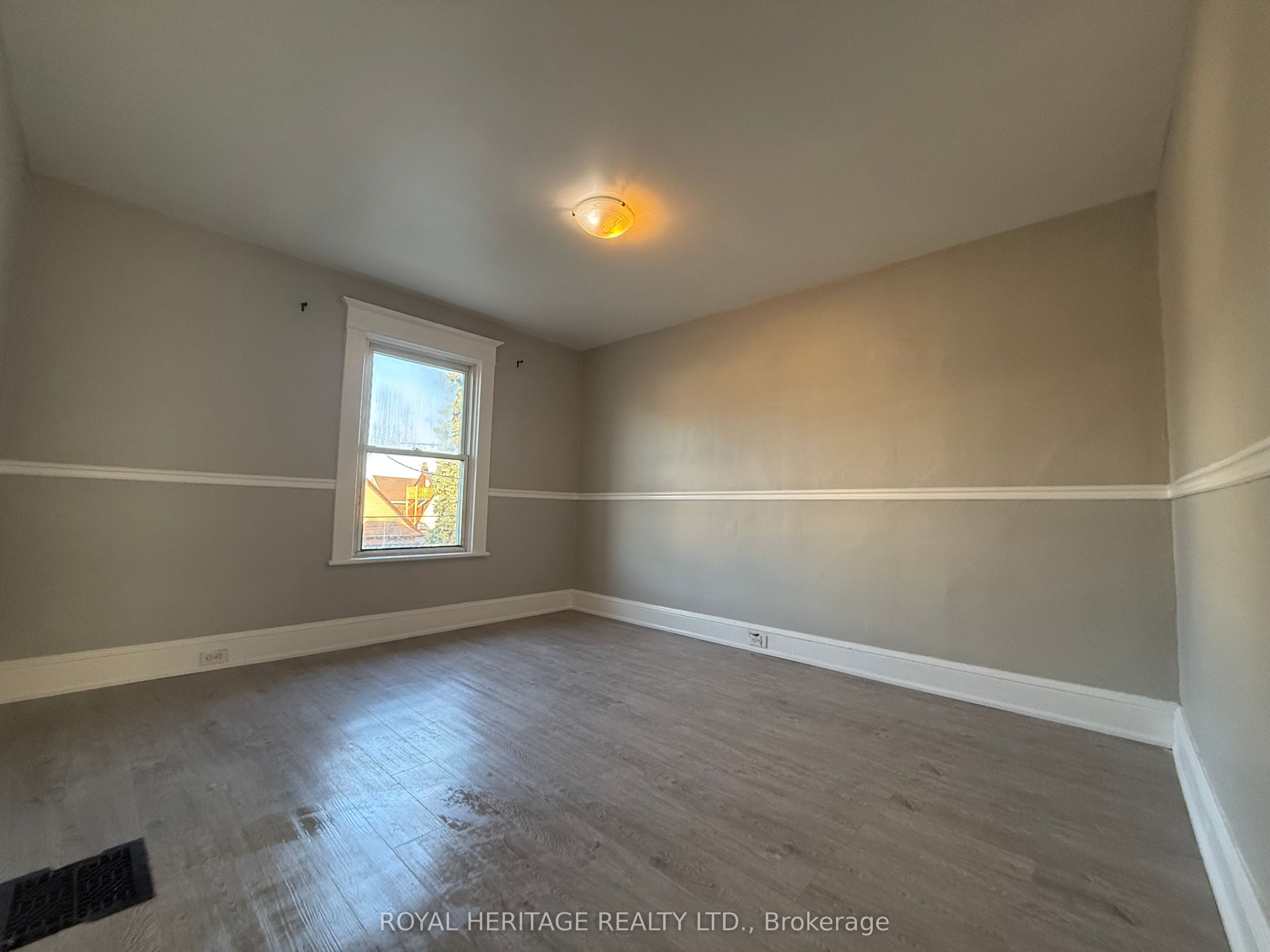 264 Jarvis Street 1, Oshawa, ON L1G 5K9 photo 3